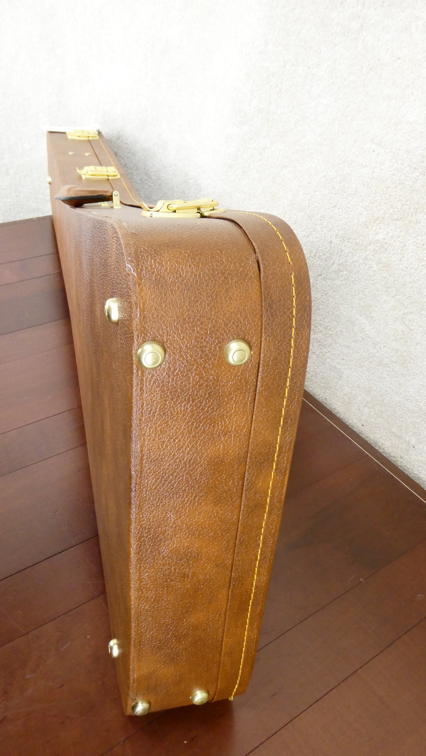 Gibson Flying-V Case Brown Very Lightly Used Looks New Never Gigged !