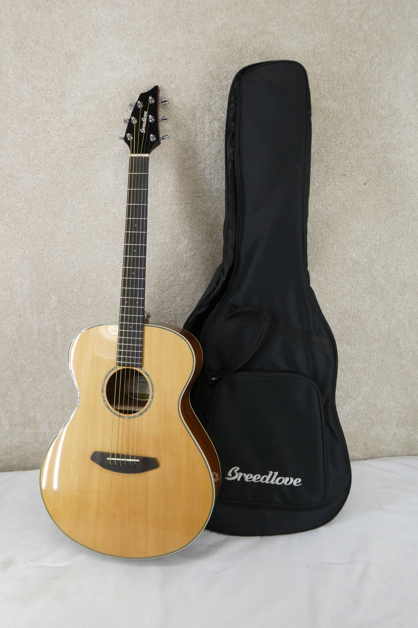 Breedlove PURSUIT EX CONCERT Nat w/GB #CC180117