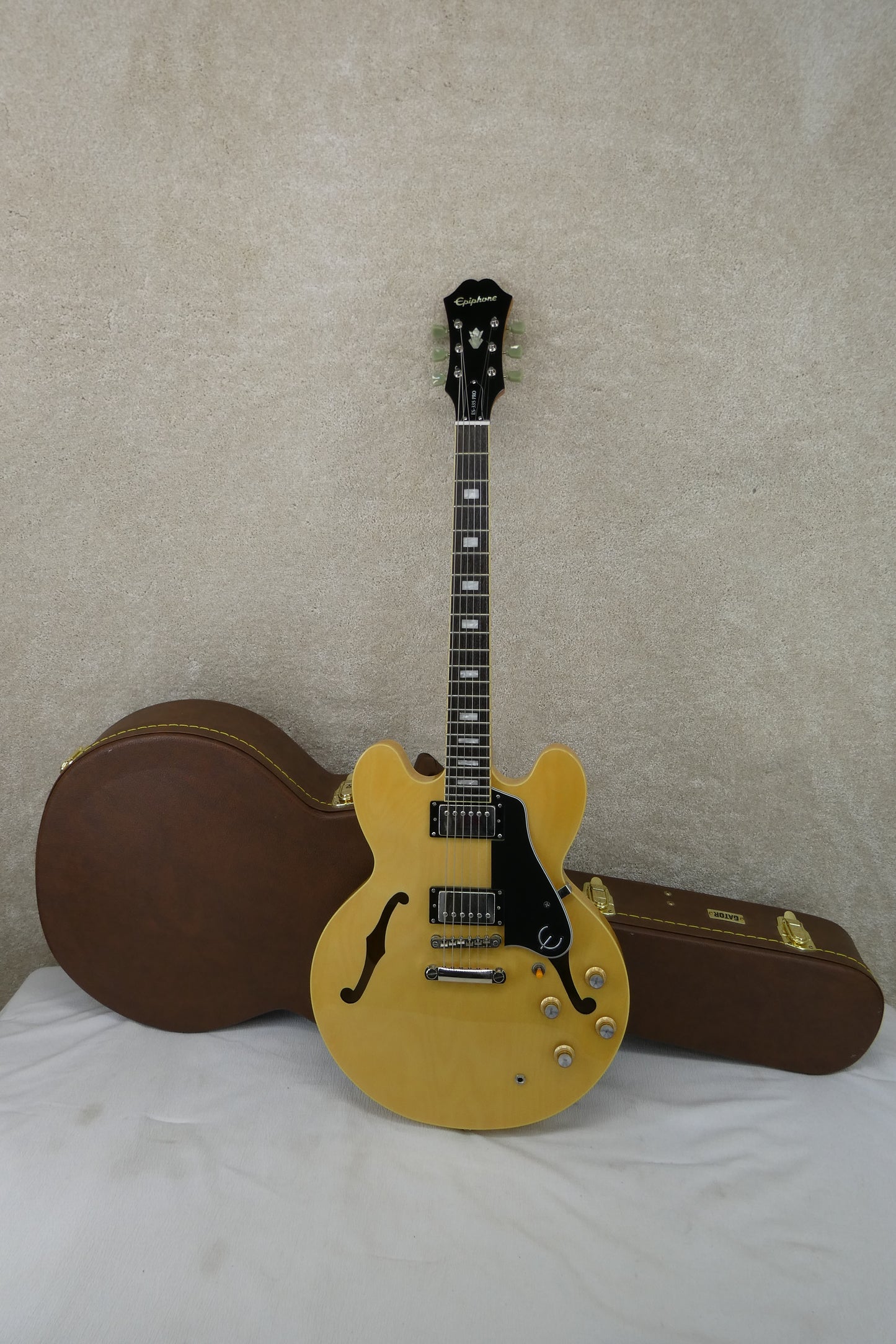 Epiphone 335 PRO in Natural 2013 with Gator Hardshell Case