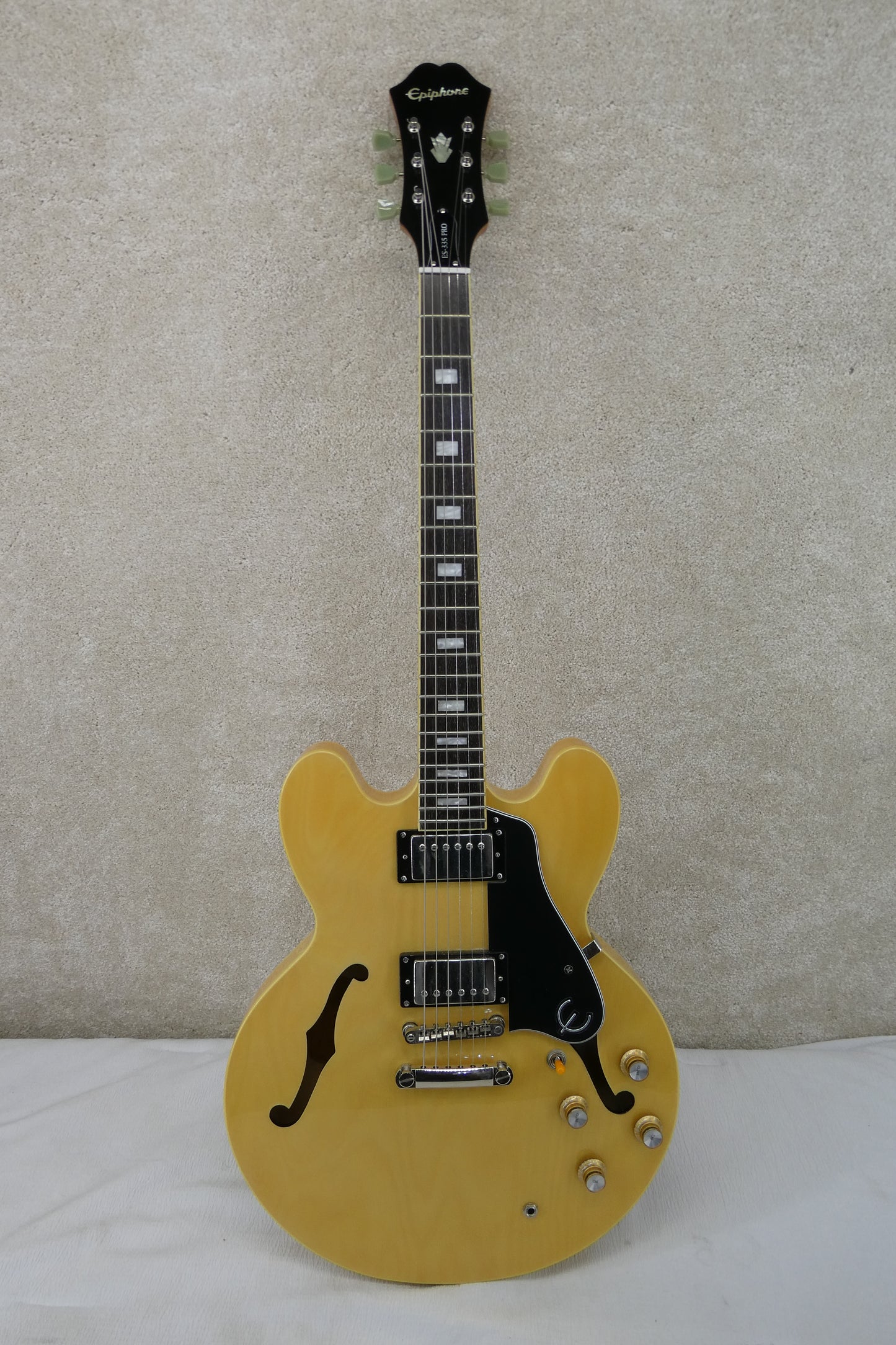 Epiphone 335 PRO in Natural 2013 with Gator Hardshell Case