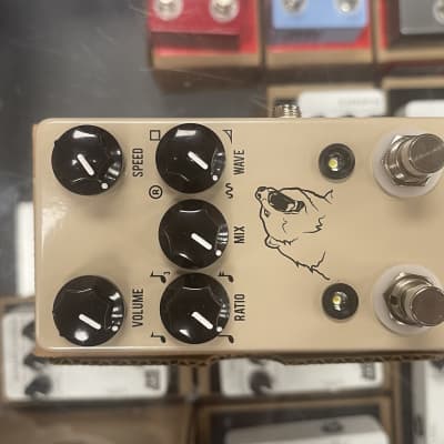 JHS KODIAK Tremelo Effects Pedal NEW AVG