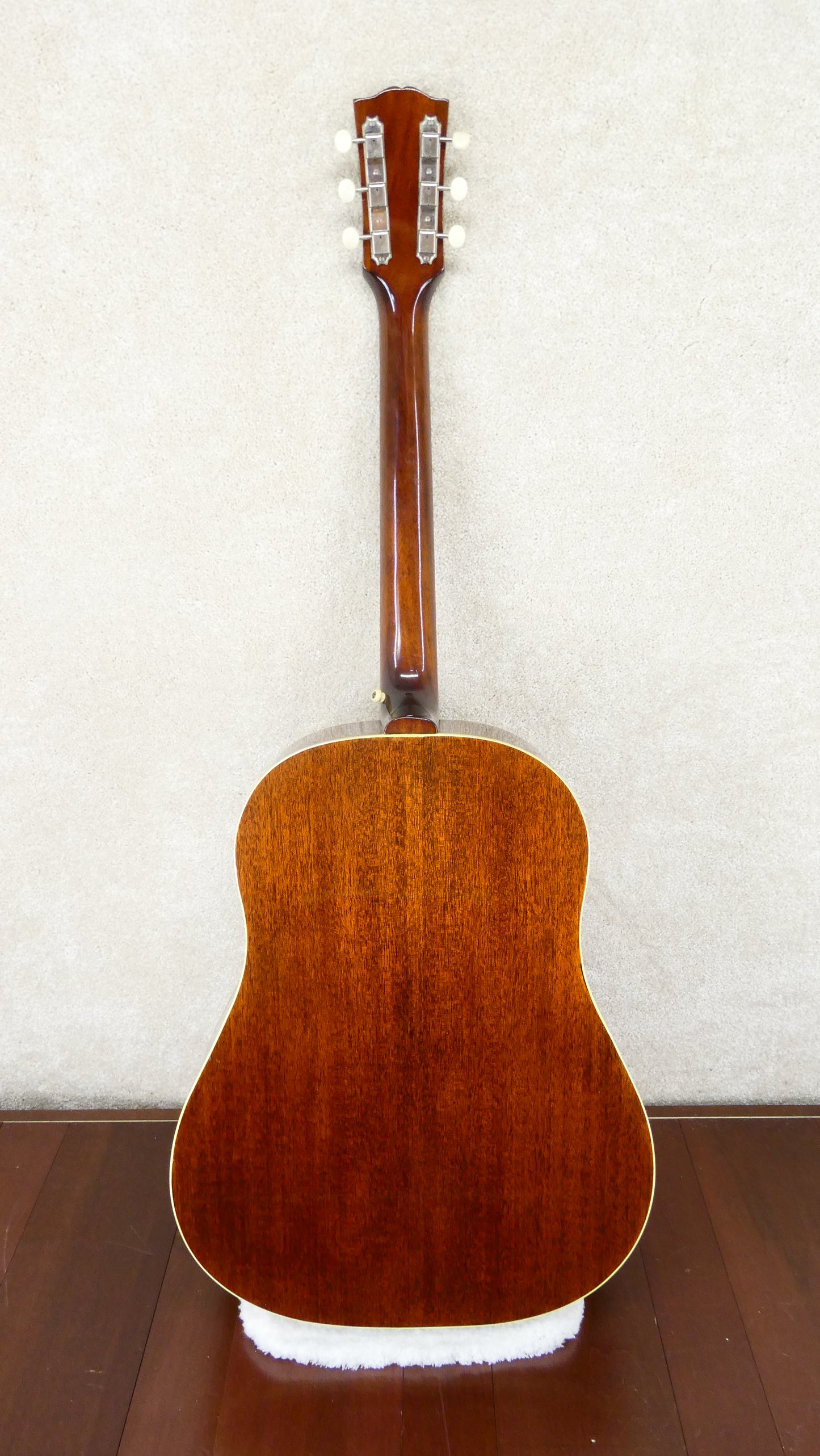 Gibson J 45 1951 - Sunburst w/Gibson HSC #6572 27 Refinished and re decaled