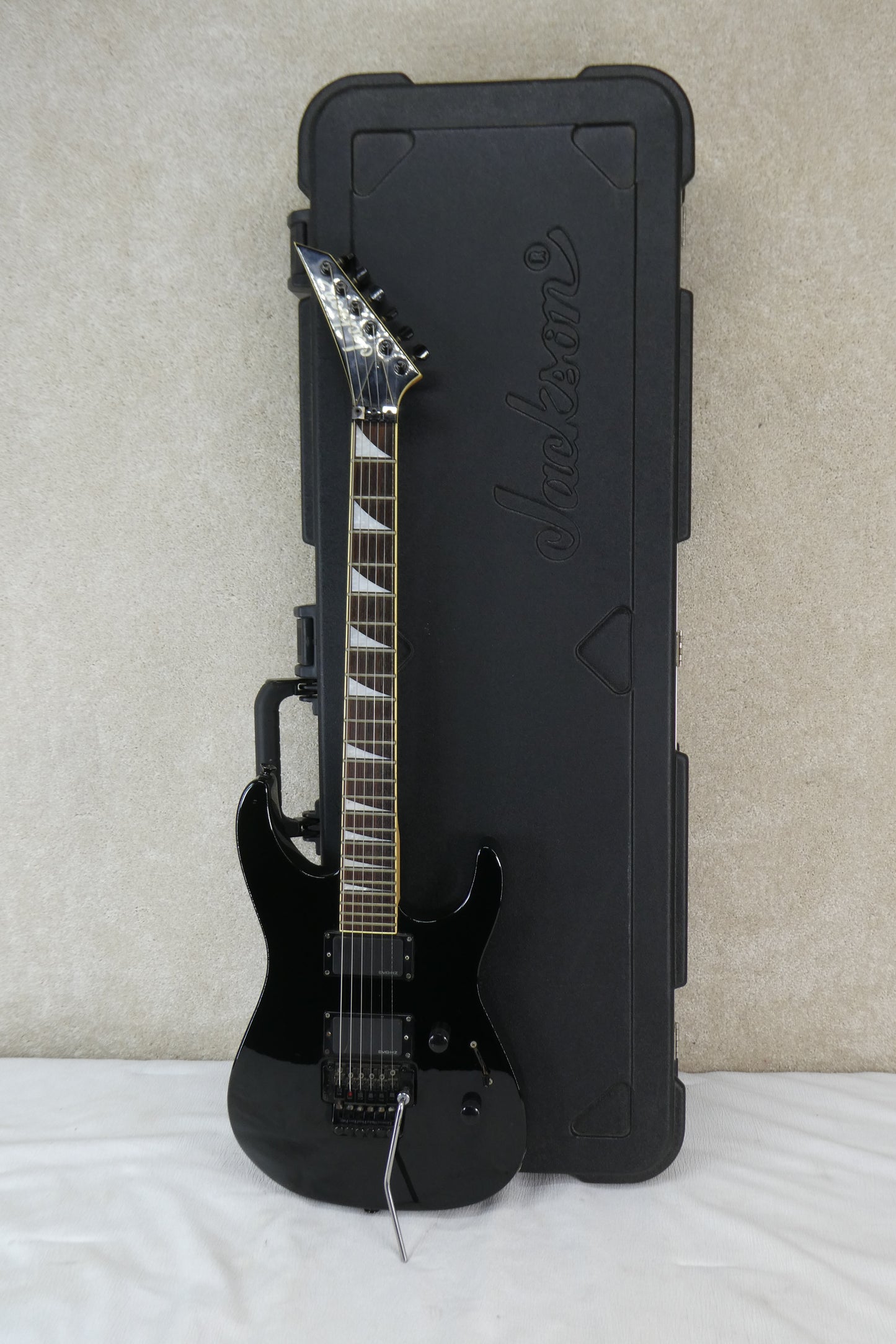 Jackson Dinky w/HSC  Sharkfin inlays