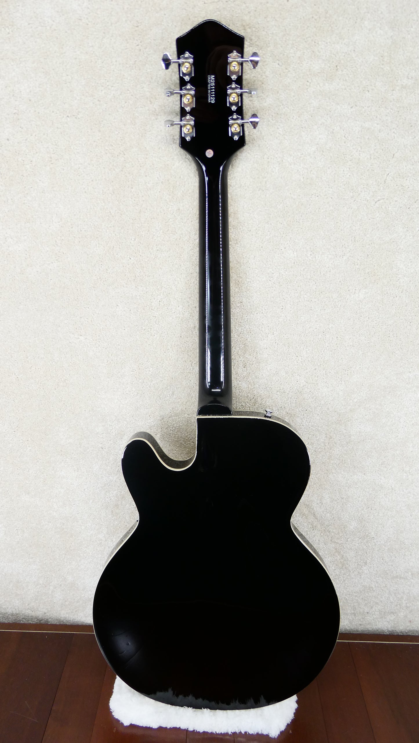 Silvertone 1446 1960s - Black #M25111129 NEW  With Trapeze Tailpiece
