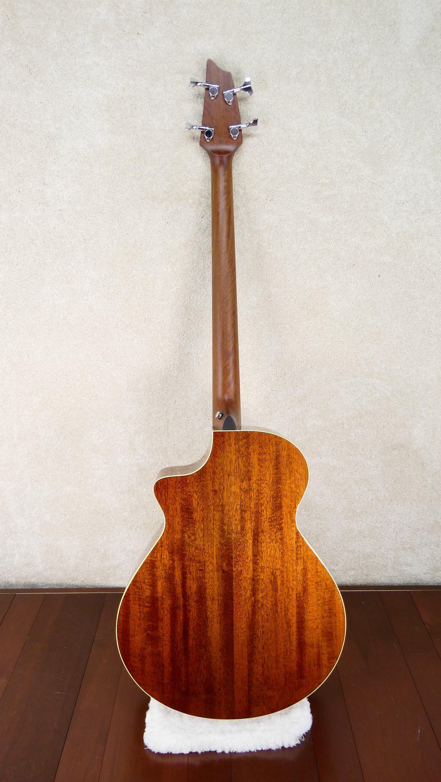 Breedlove Studio Bass w/HSC #14068204 USED 2014