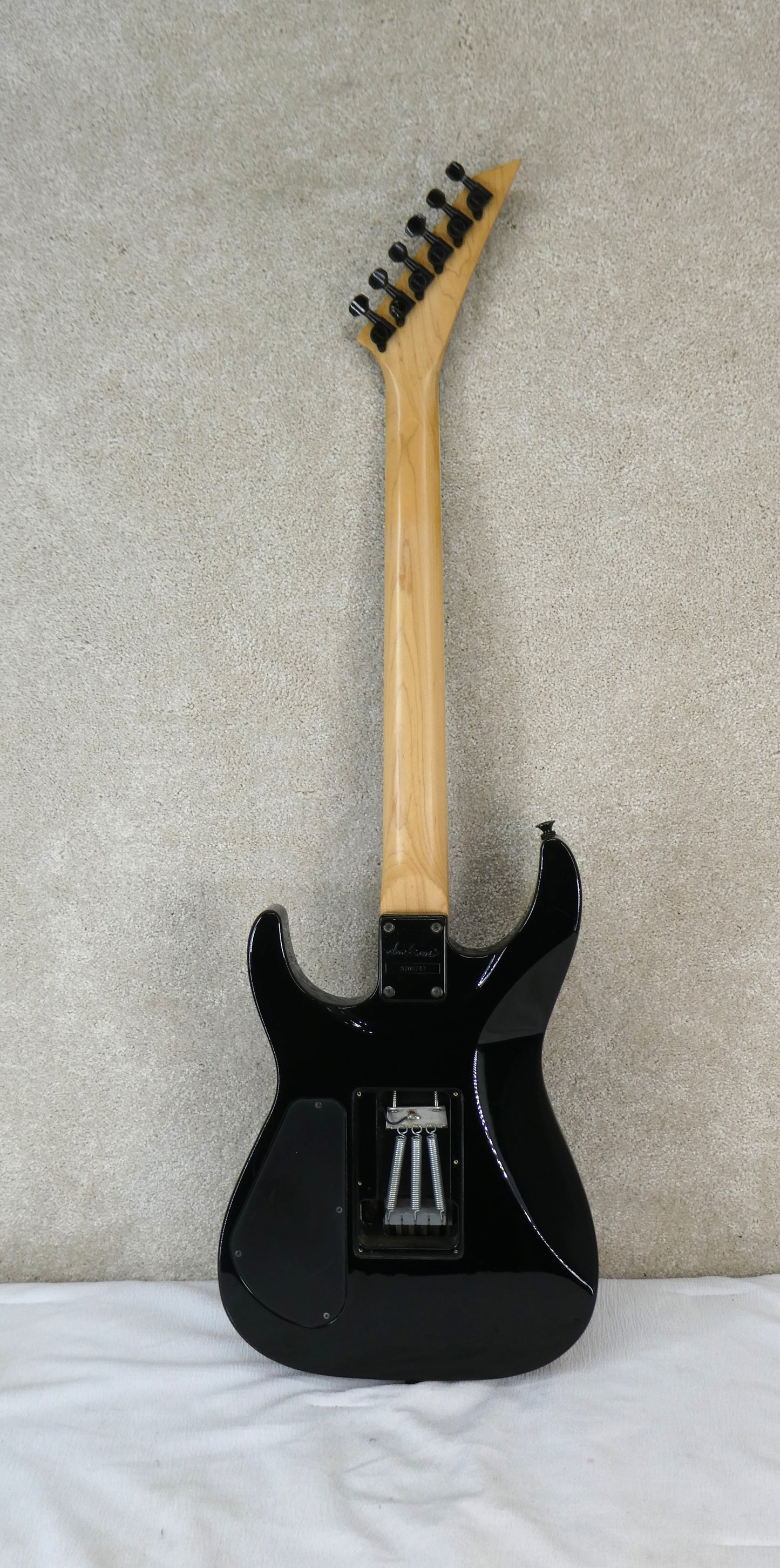 Jackson Dinky w/HSC  Sharkfin inlays