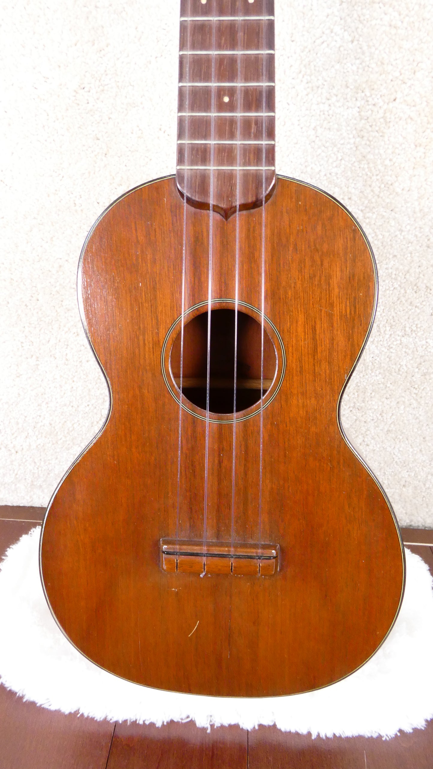 Martin Concert Ukulele 1937 w/Chip board case