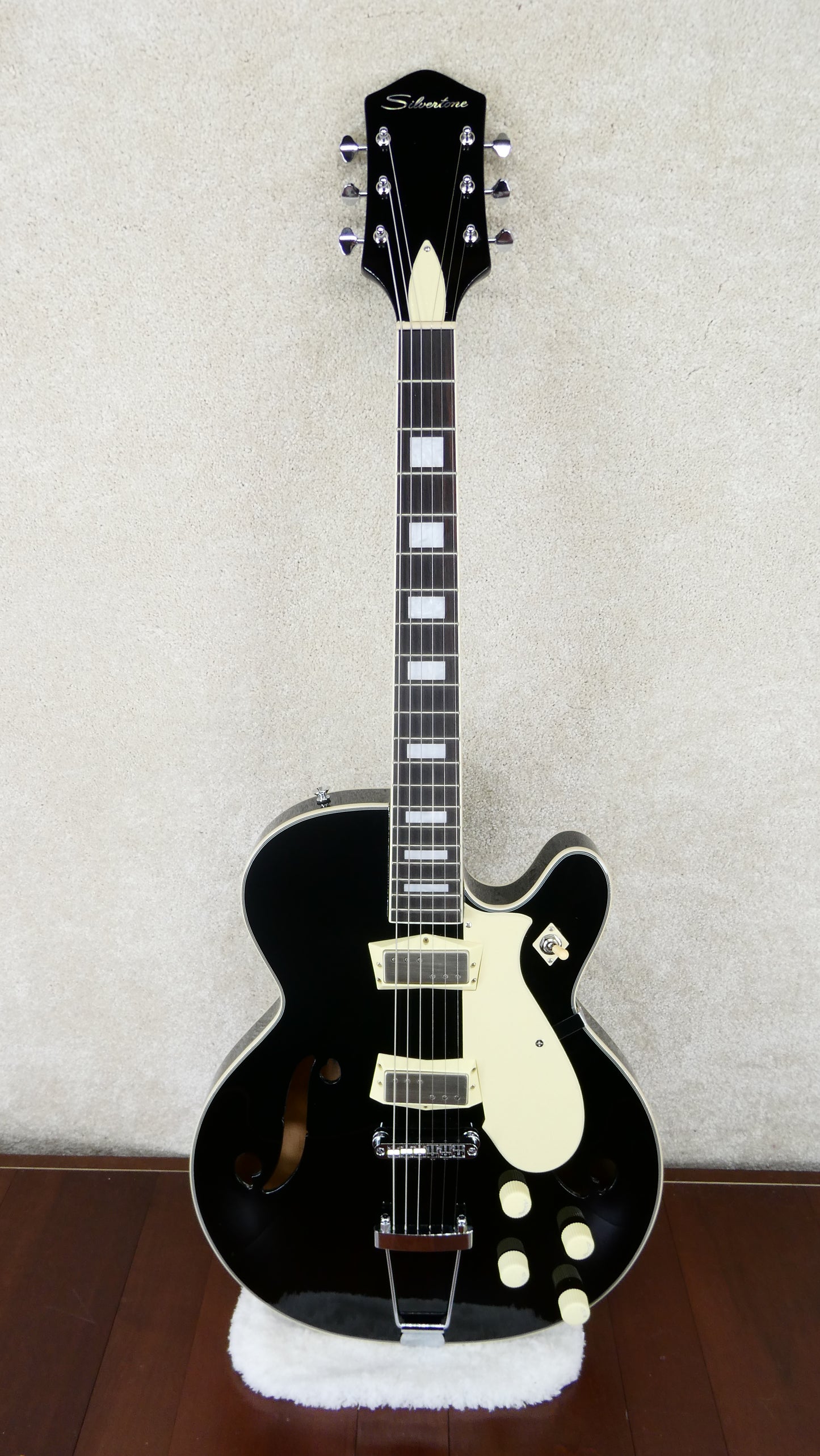 Silvertone 1446 1960s - Black #M25111129 NEW  With Trapeze Tailpiece