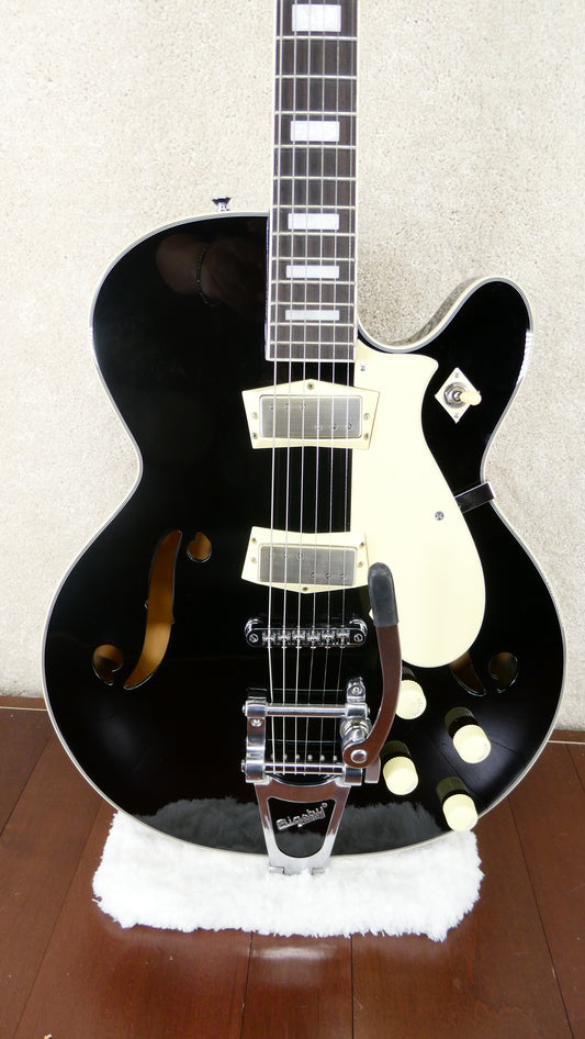 Silvertone 1446 1960s - Black w/Bigsby #M25111117 NEW