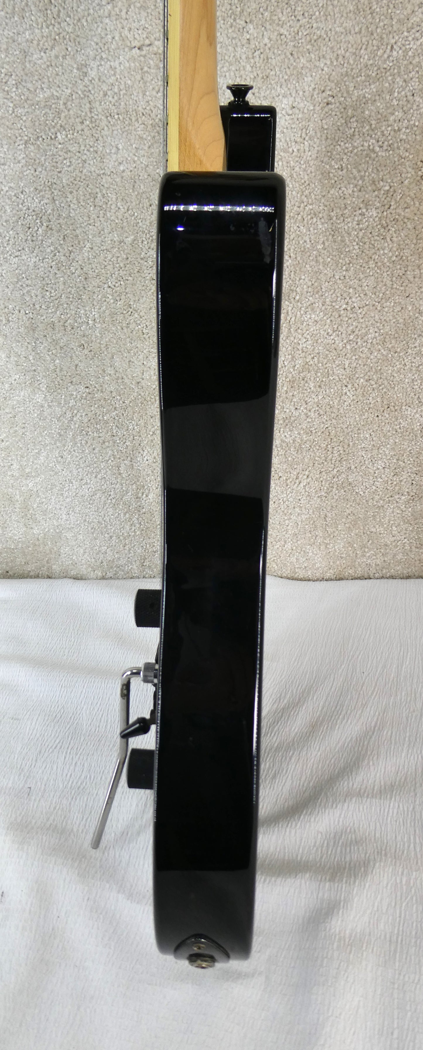 Jackson Dinky w/HSC  Sharkfin inlays