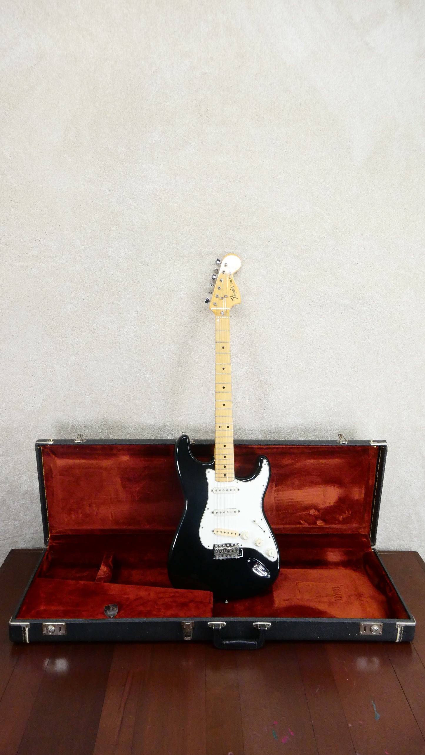 Fender Stratocaster 1974 - Black w/OHSC USED #558316