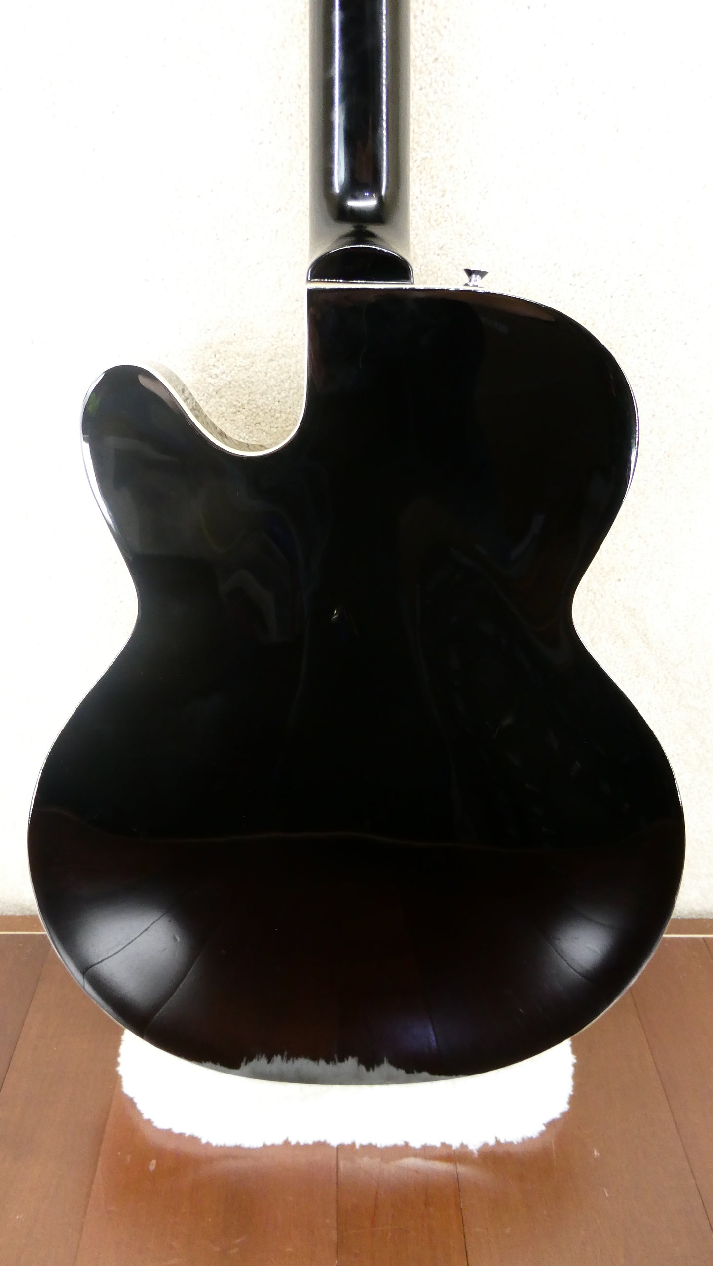 Silvertone 1446 1960s - Black w/Bigsby #M25111117 NEW