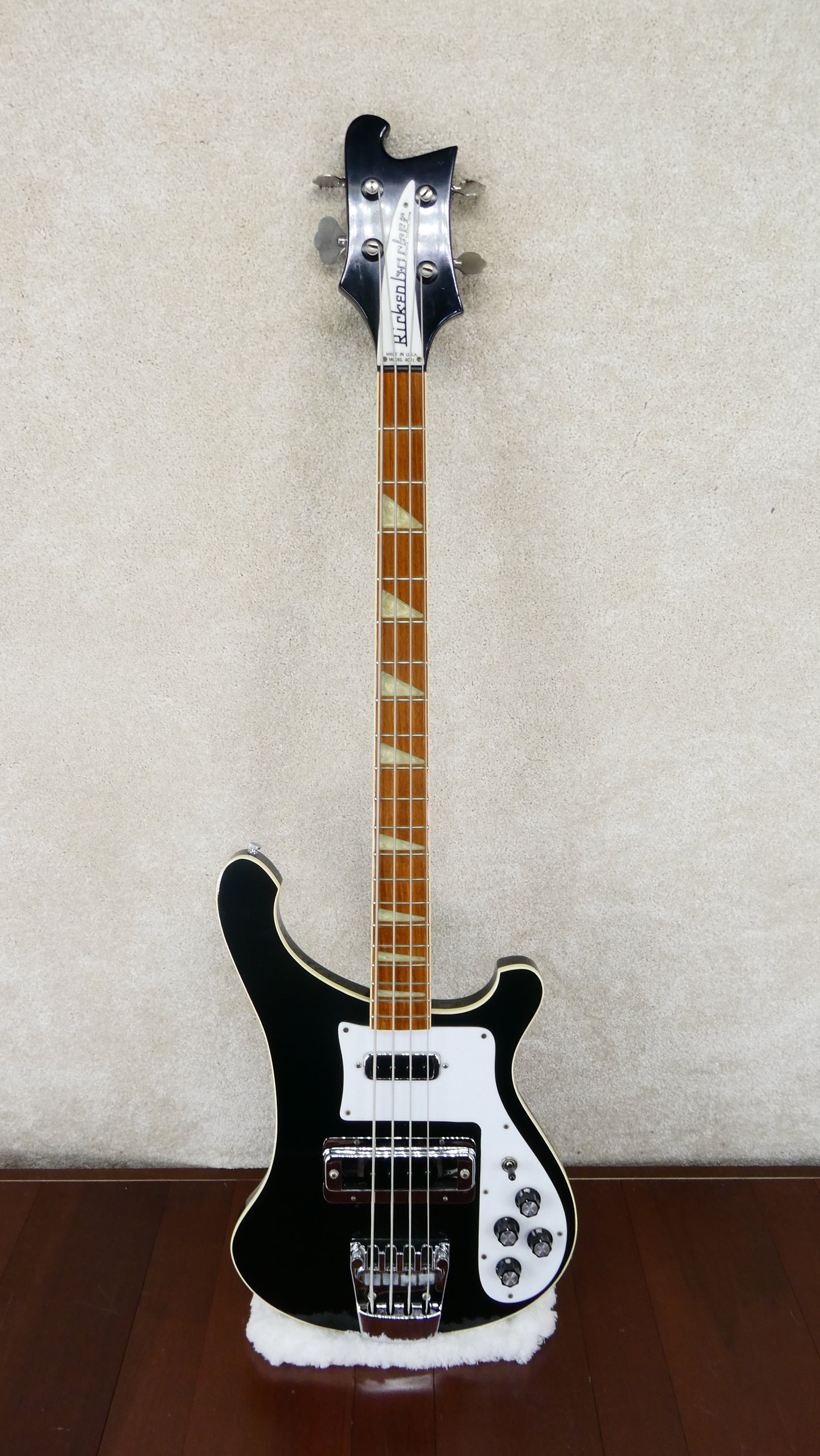 Rickenbacker 4001 1980 - Jetglo w/OHSC #TG2993 USED