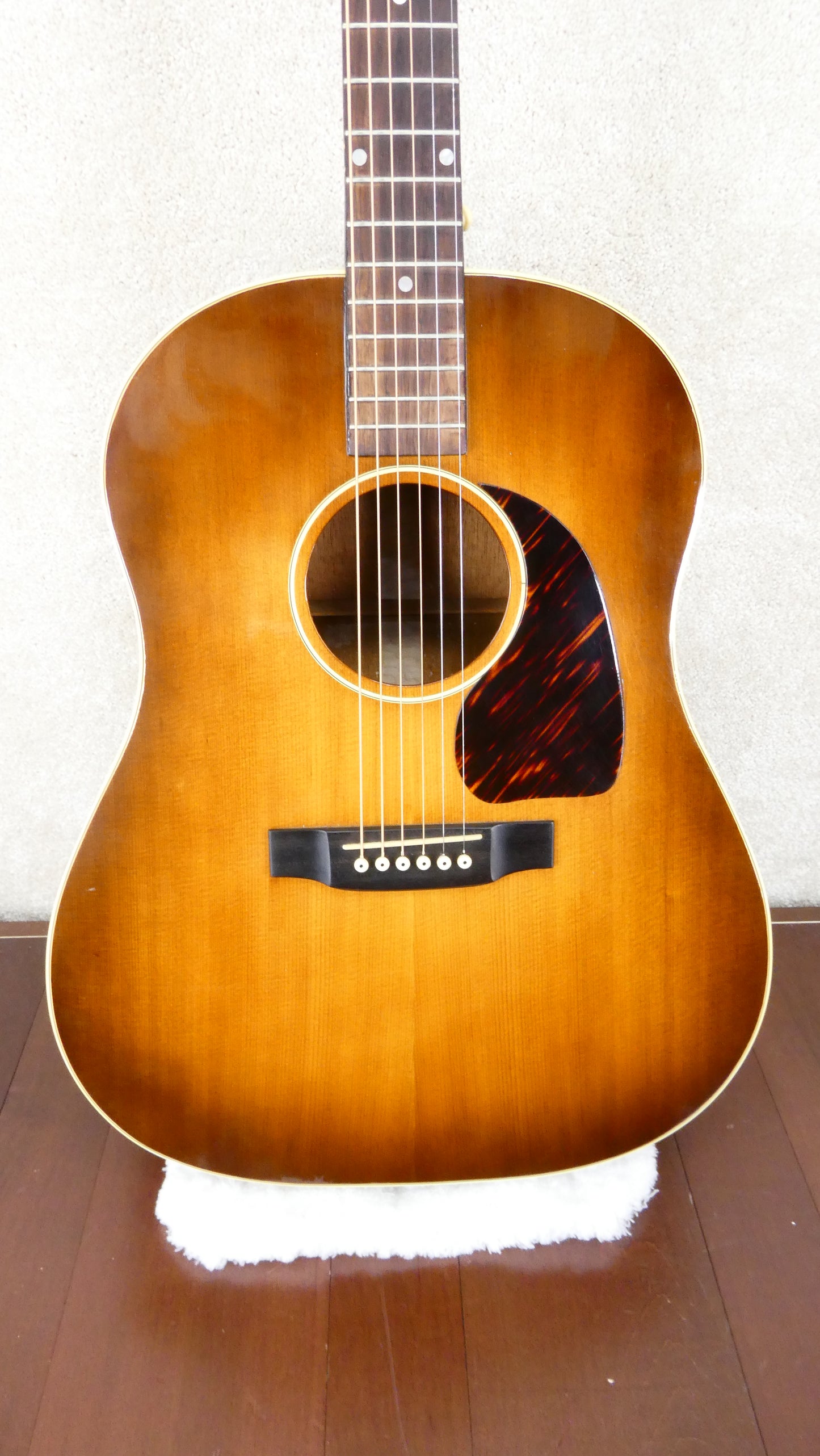 Gibson J 45 1951 - Sunburst w/Gibson HSC #6572 27 Refinished and re decaled