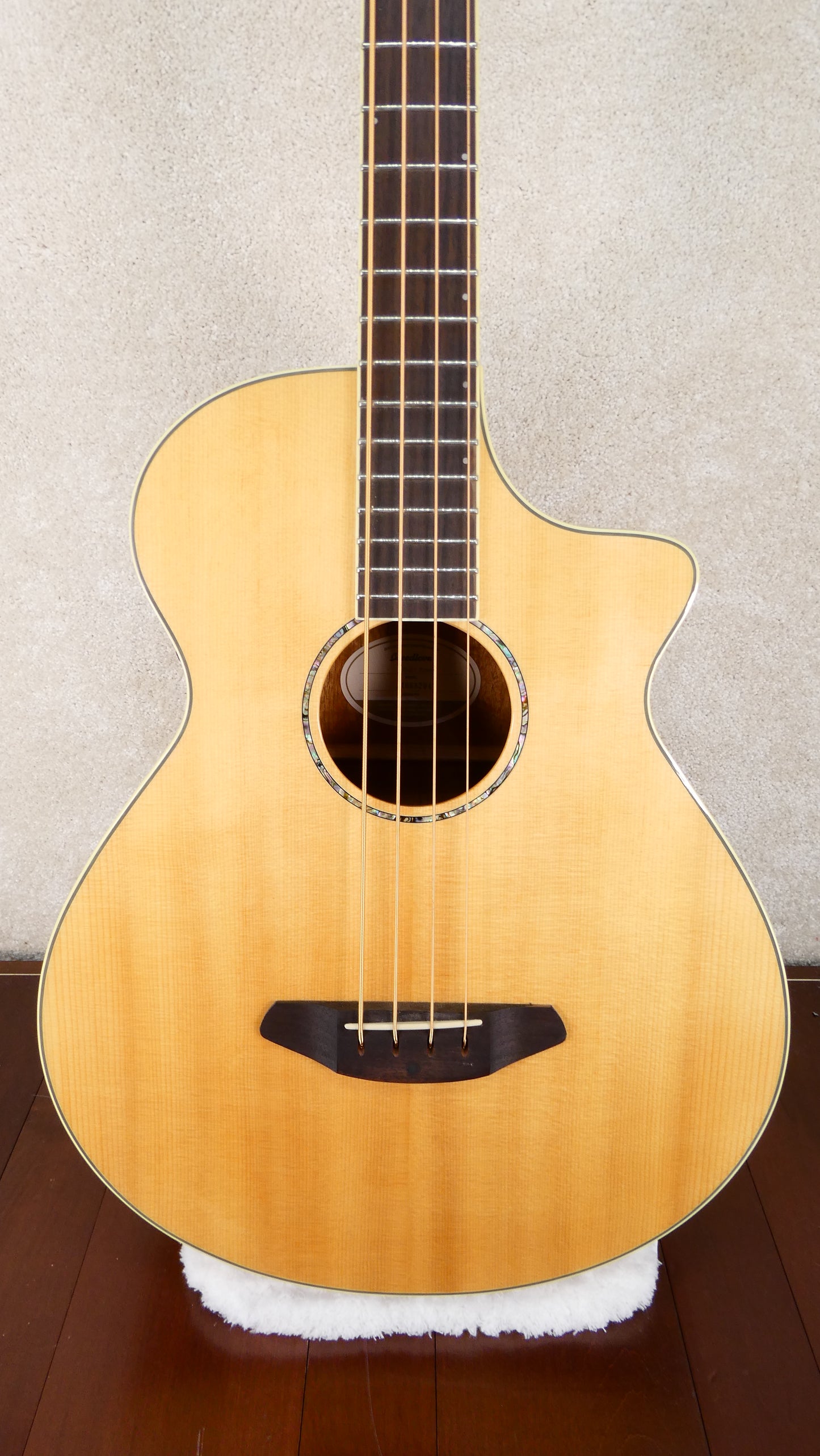 Breedlove Studio Bass w/HSC #14068204 USED 2014