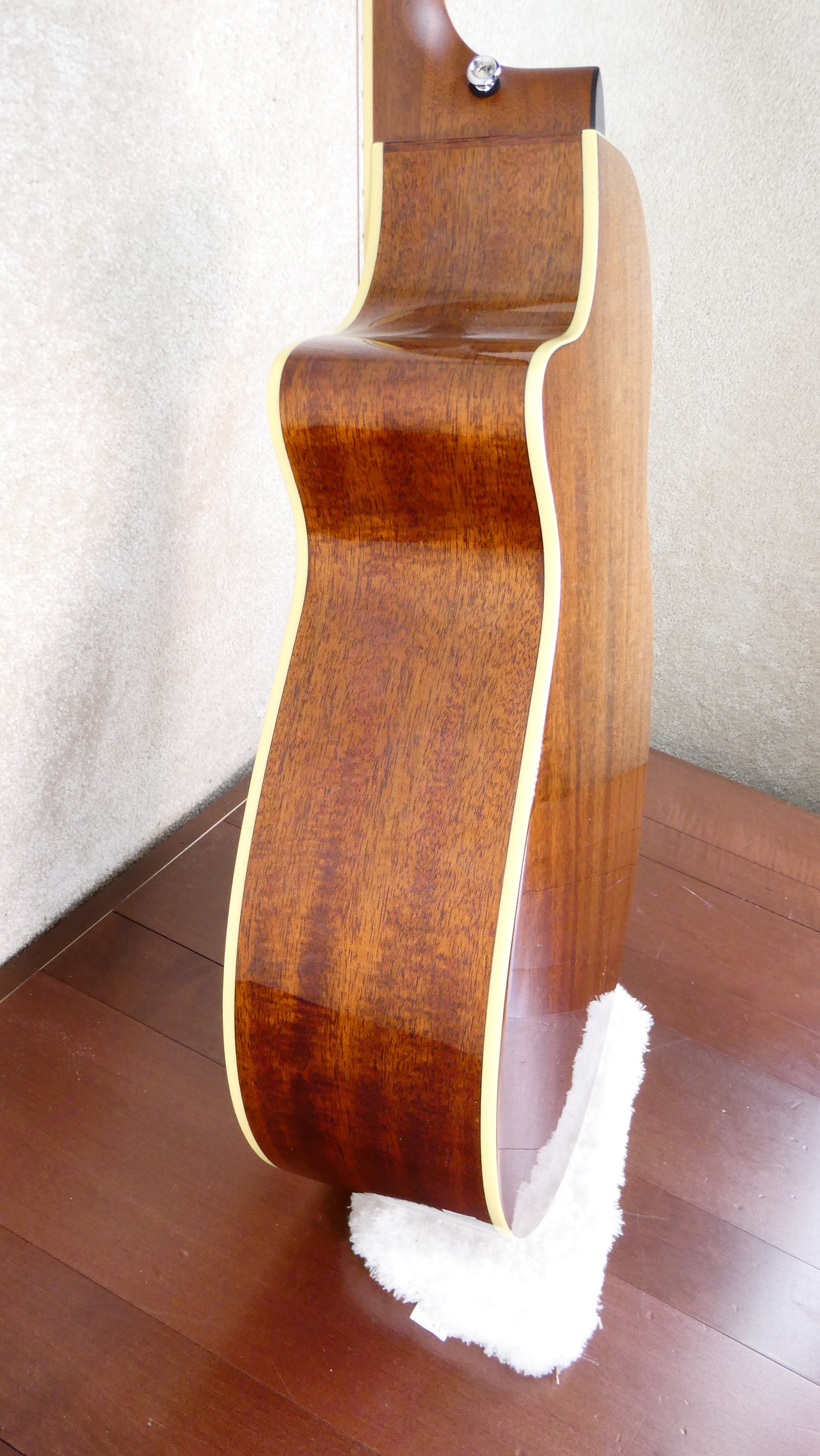 Breedlove Studio Bass w/HSC #14068204 USED 2014