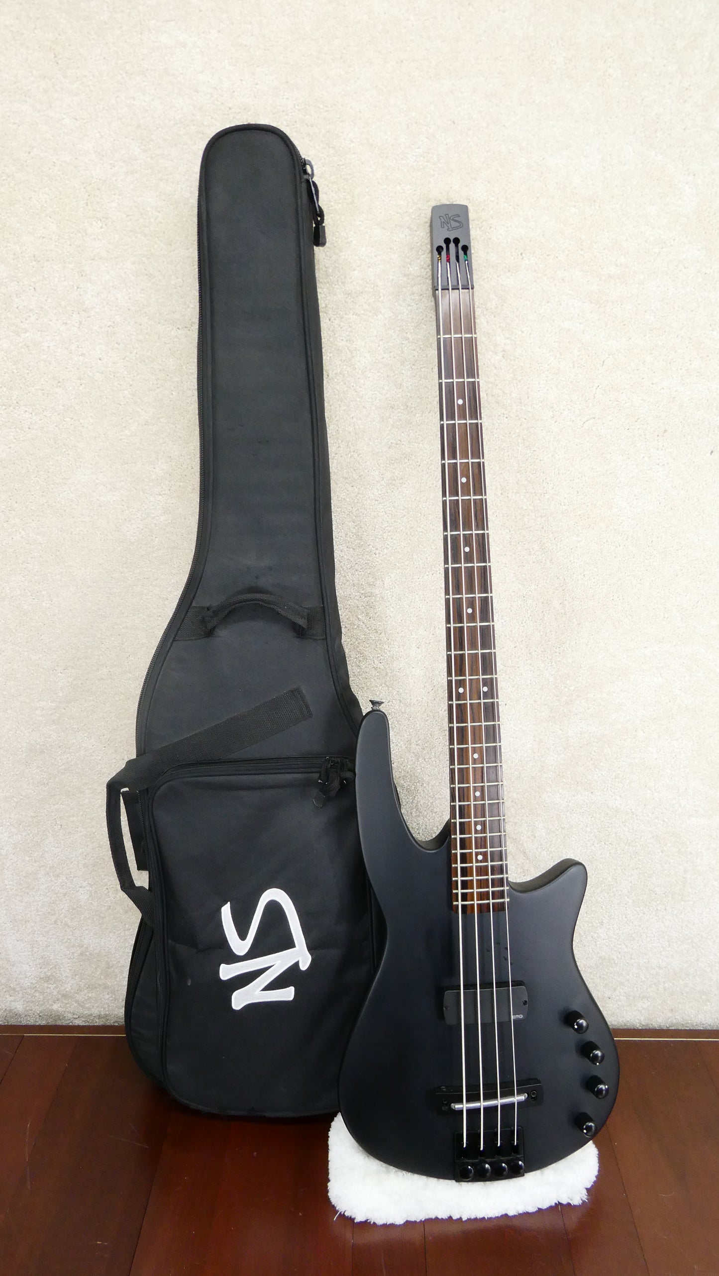 Ned Steinberger NS Radius Wave 4 2010 - Matte Black #W160039 w/GB
