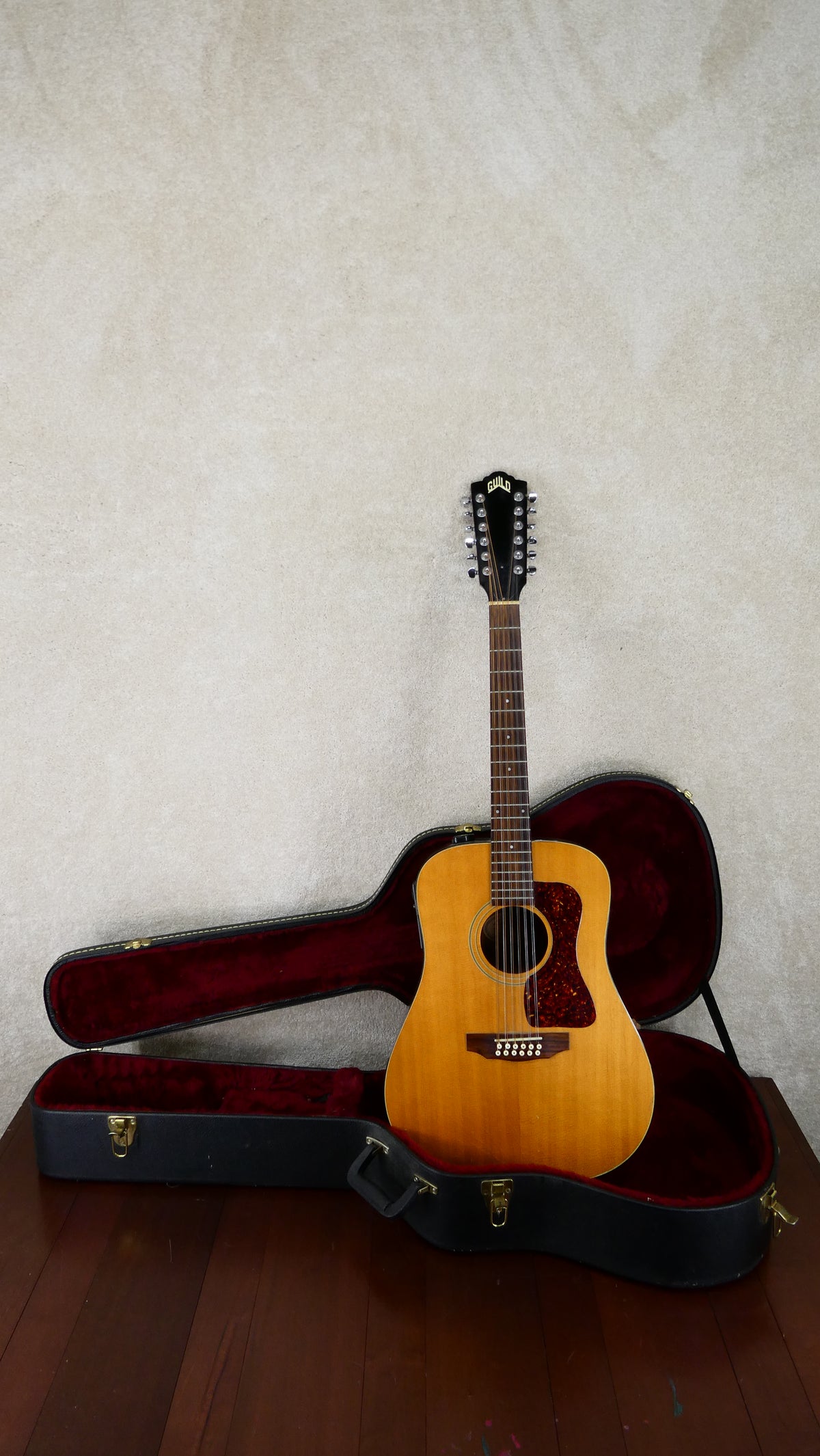 Guild D-25-12 Natural w/OHSC #AD420913 USED