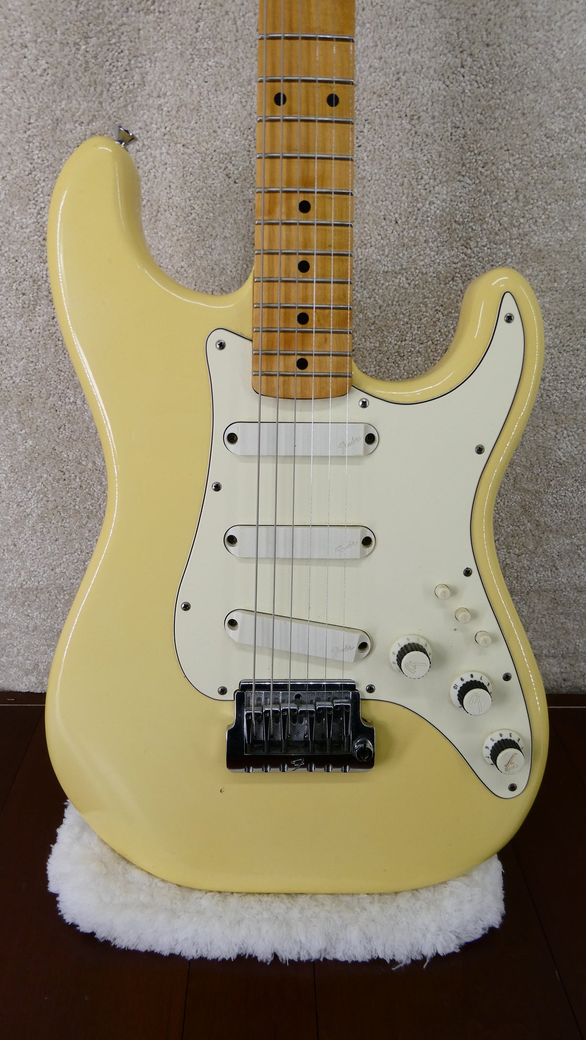 Fender Elite w/HSC USED