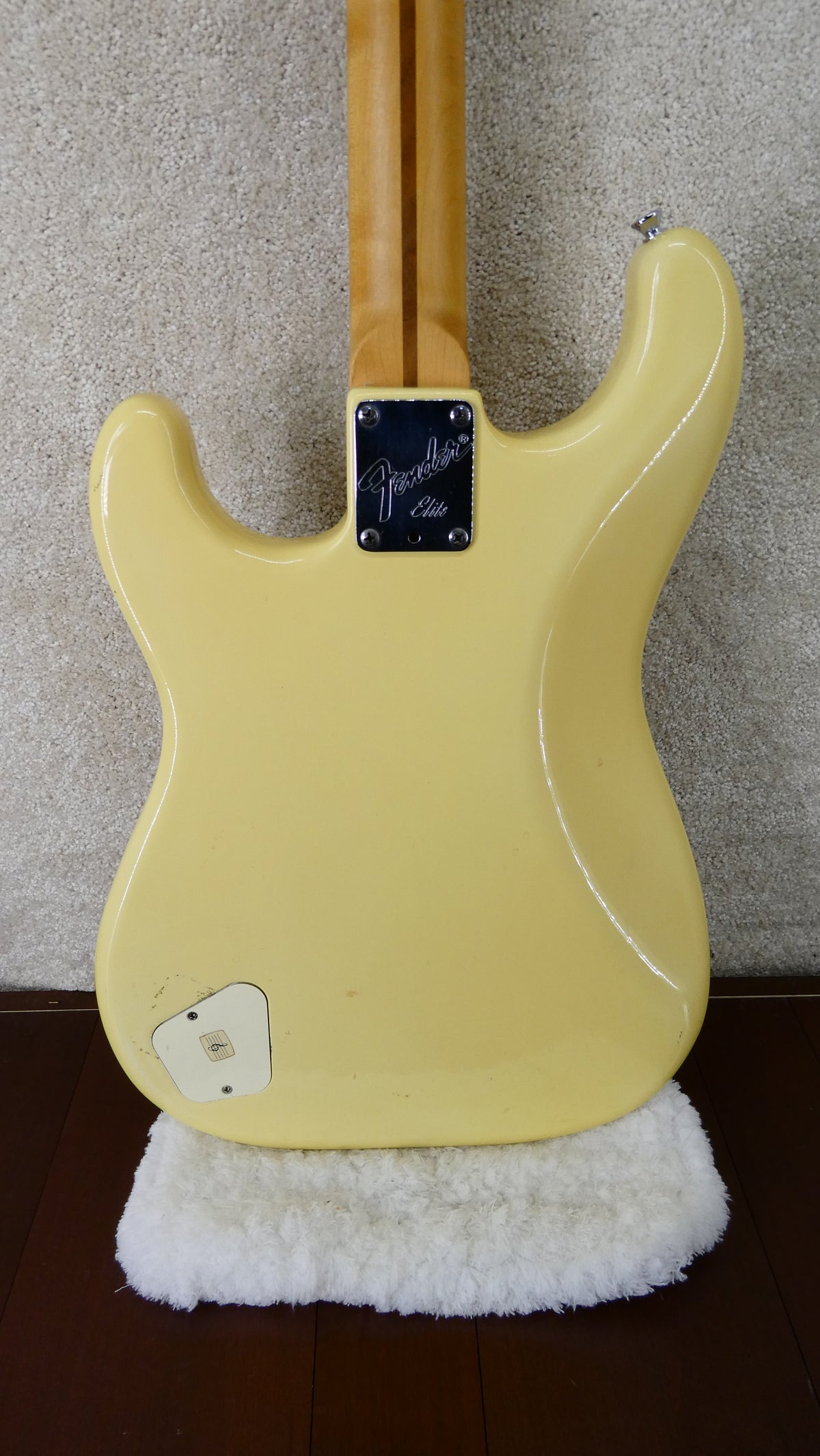 Fender Elite w/HSC USED