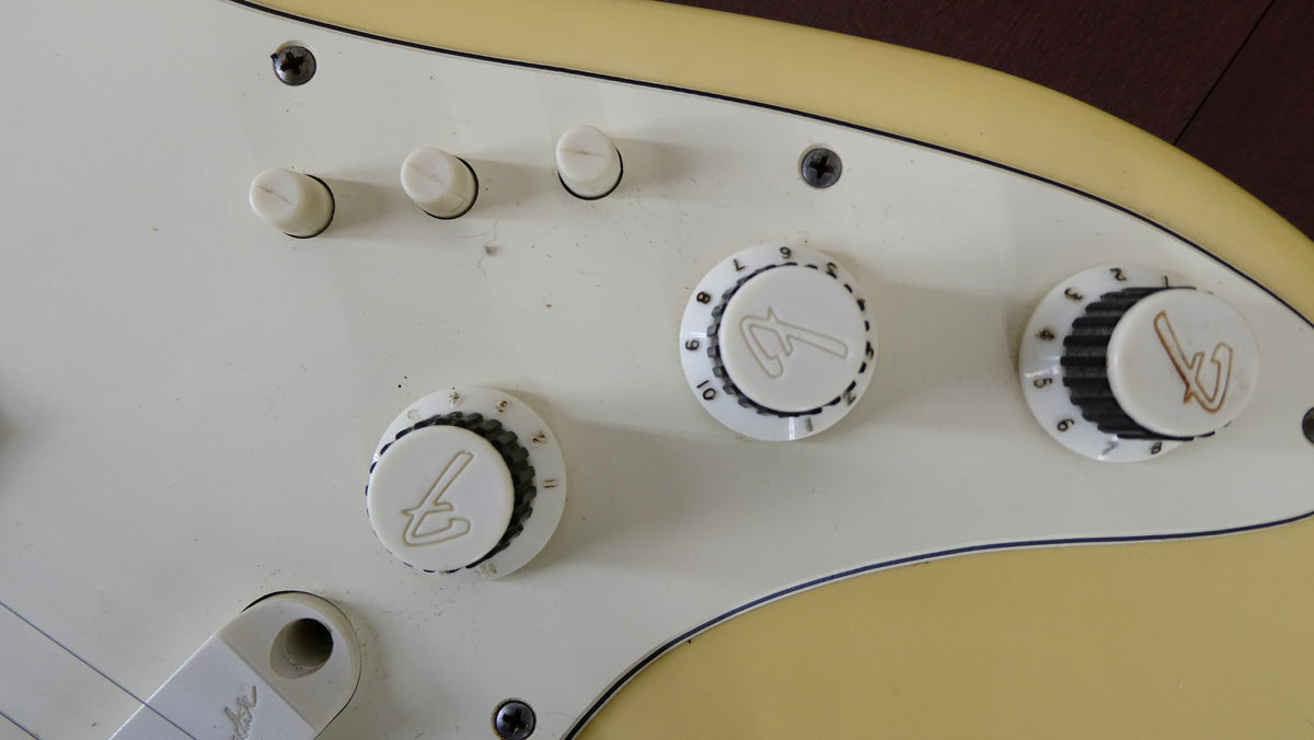 Fender Elite w/HSC USED