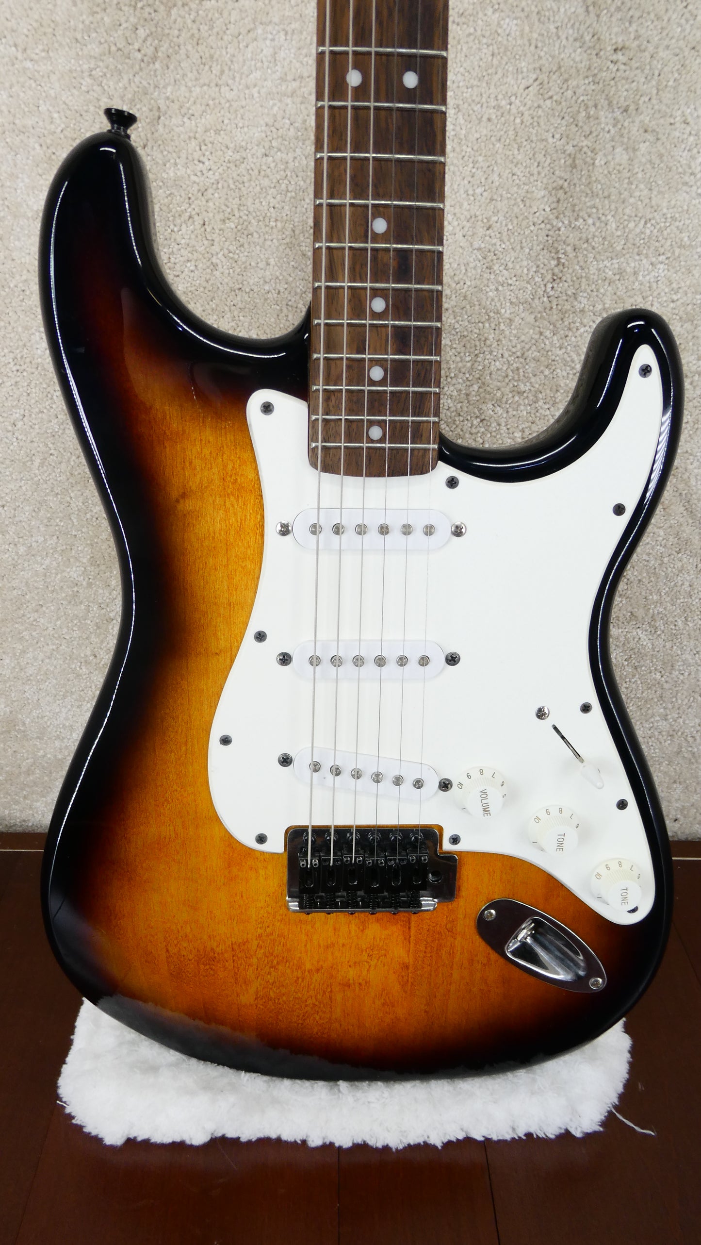 Squier Bullet - Sunburst #ICS18260526 USED NBNC