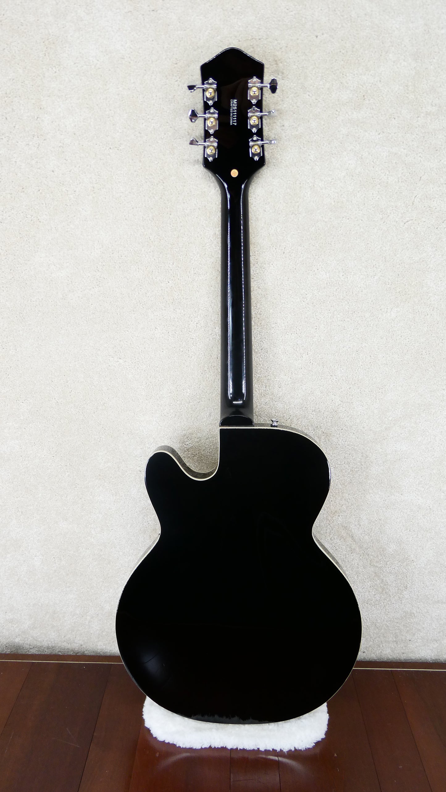 Silvertone 1446 1960s - Black w/Bigsby #M25111117 NEW
