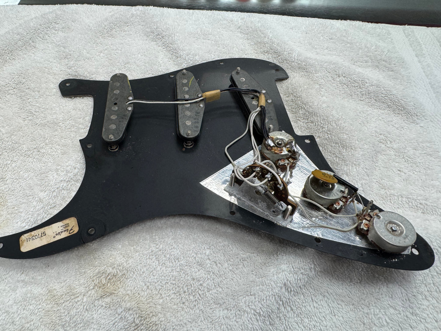Fender Stratocaster Loaded Pickguard 1977 - Black