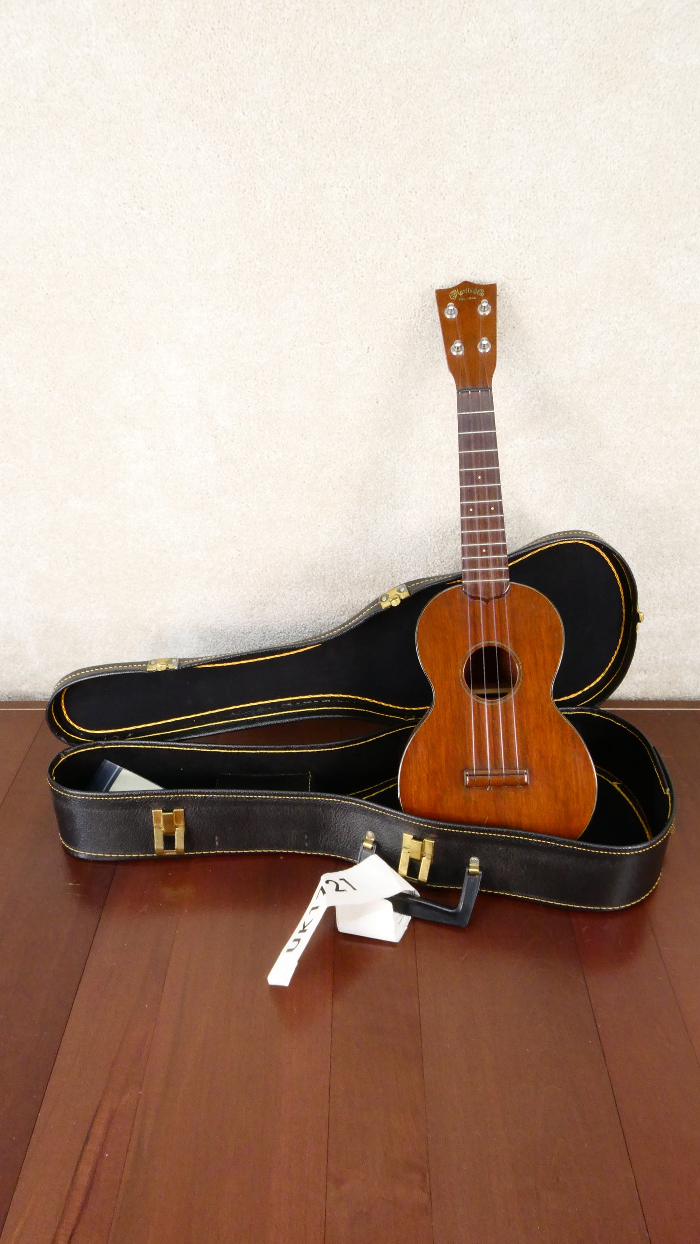 Martin Concert Ukulele 1937 w/Chip board case