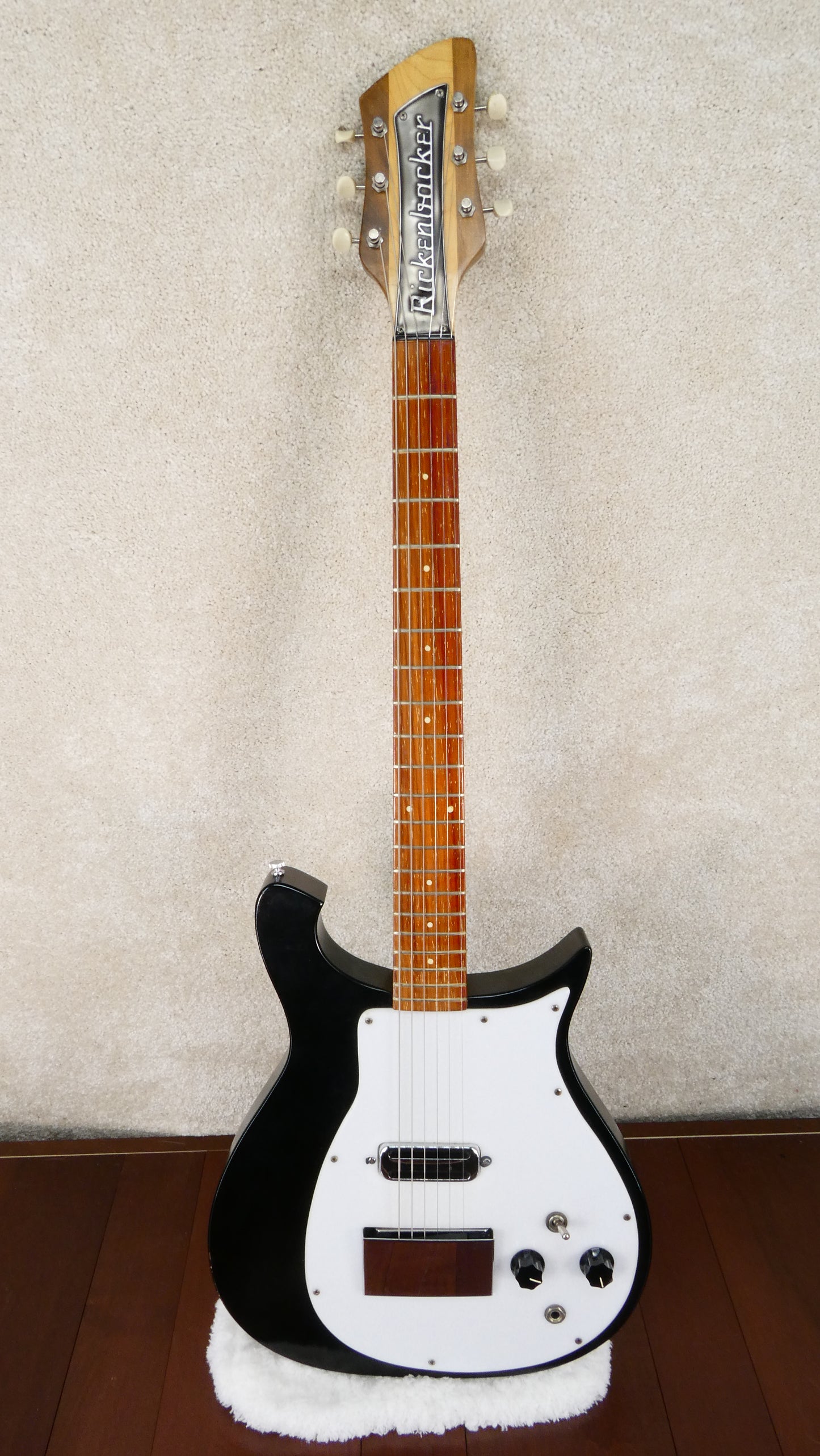Rickenbacker 425 1958 - Jet Glo Black