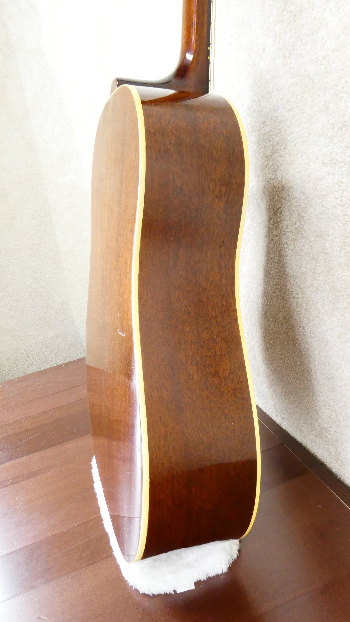 Gibson J 45 1951 - Sunburst w/Gibson HSC #6572 27 Refinished and re decaled