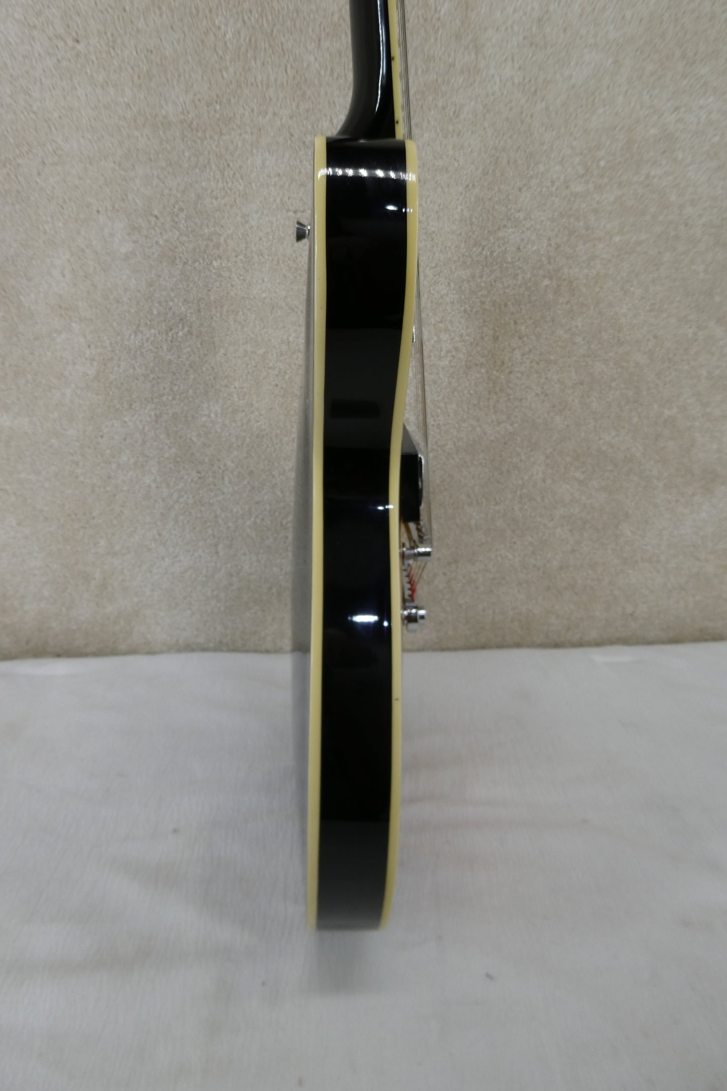 Firefly Semi Hollowbody humbucker guitar !