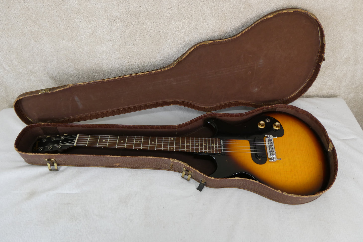 Gibson Melody Maker 1963-64 With Alligator Chip case