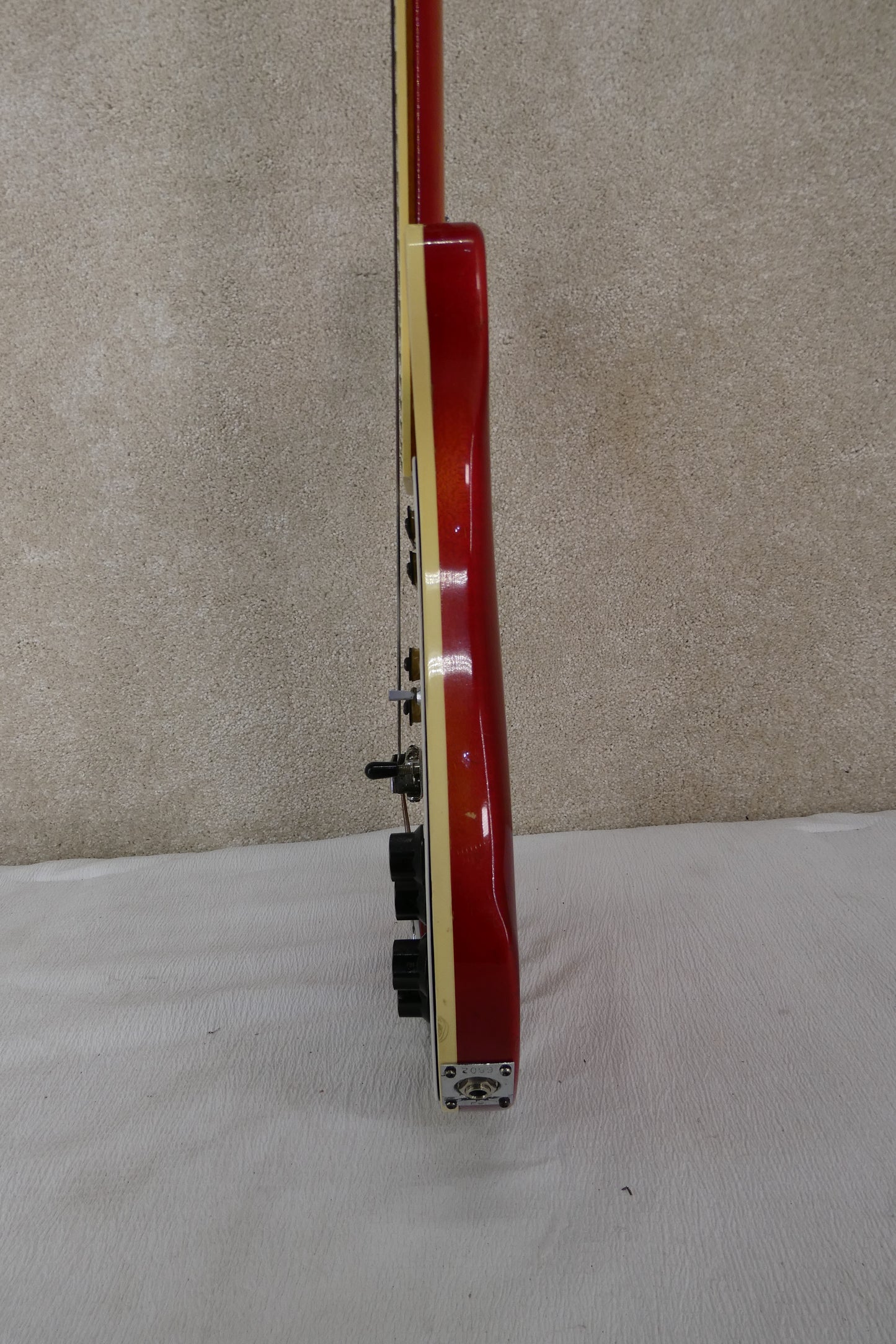 Rickenbacker 481 Slant Fret with OHSC