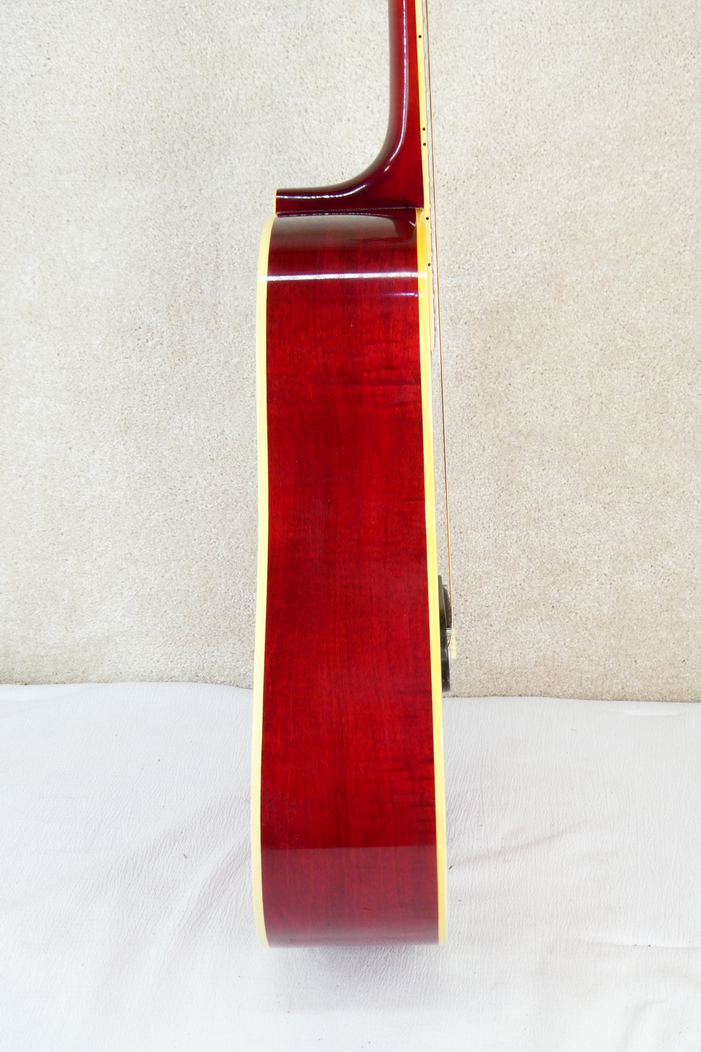 Gibson Dove 1968-70 - Cherry Sunburst