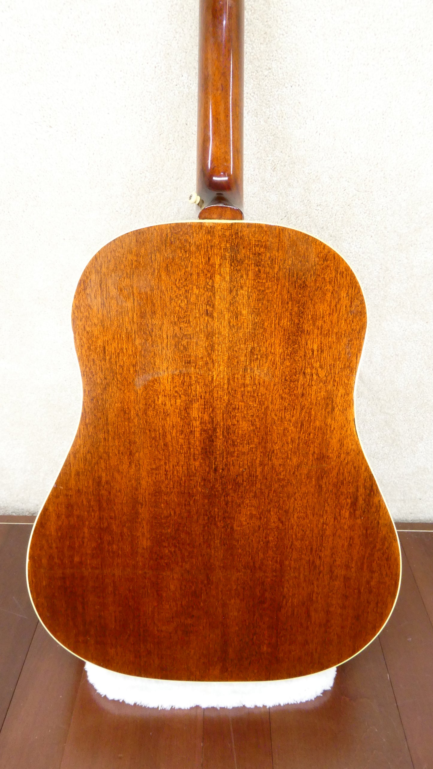 Gibson J 45 1951 - Sunburst w/Gibson HSC #6572 27 Refinished and re decaled