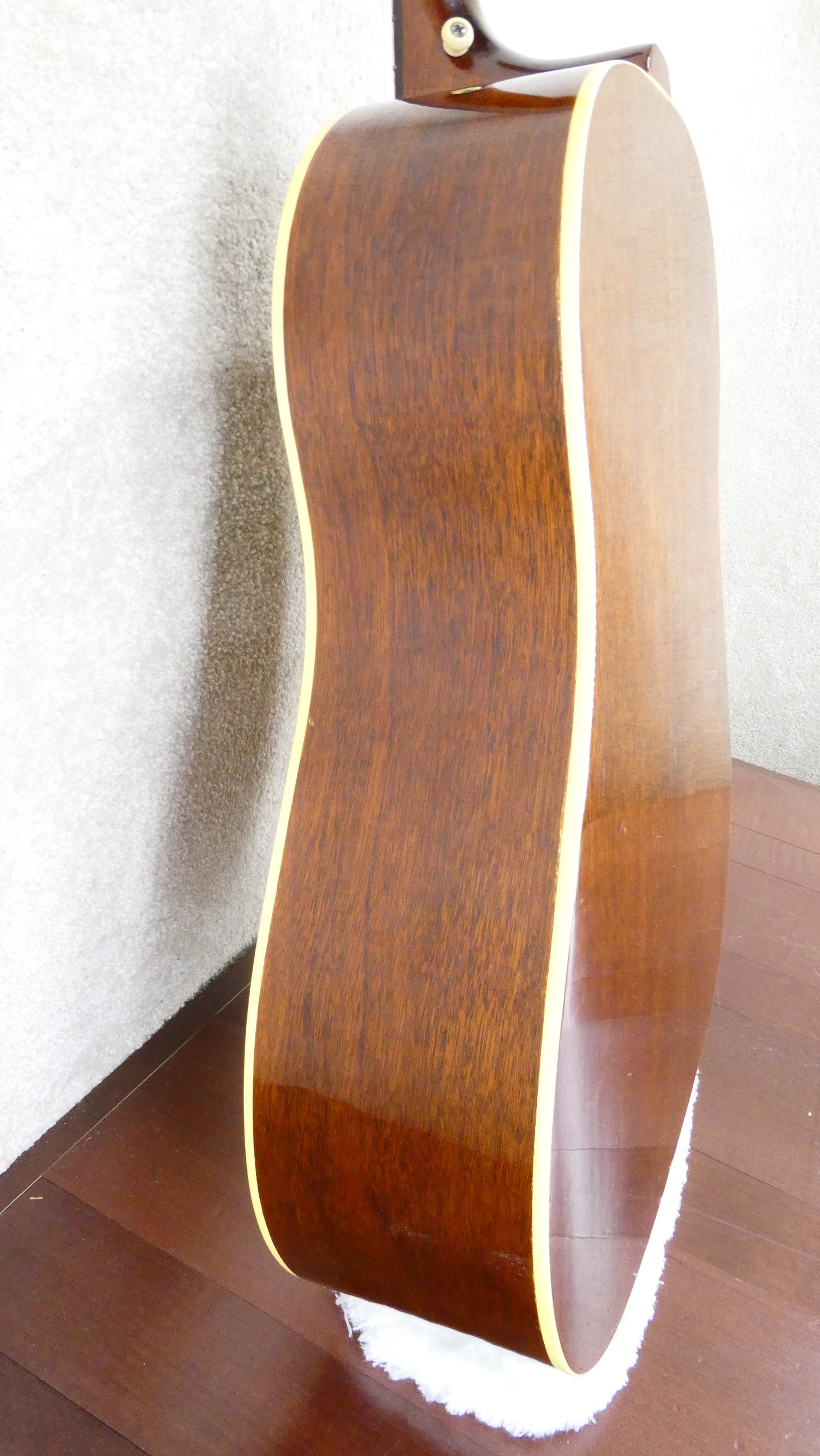Gibson J 45 1951 - Sunburst w/Gibson HSC #6572 27 Refinished and re decaled
