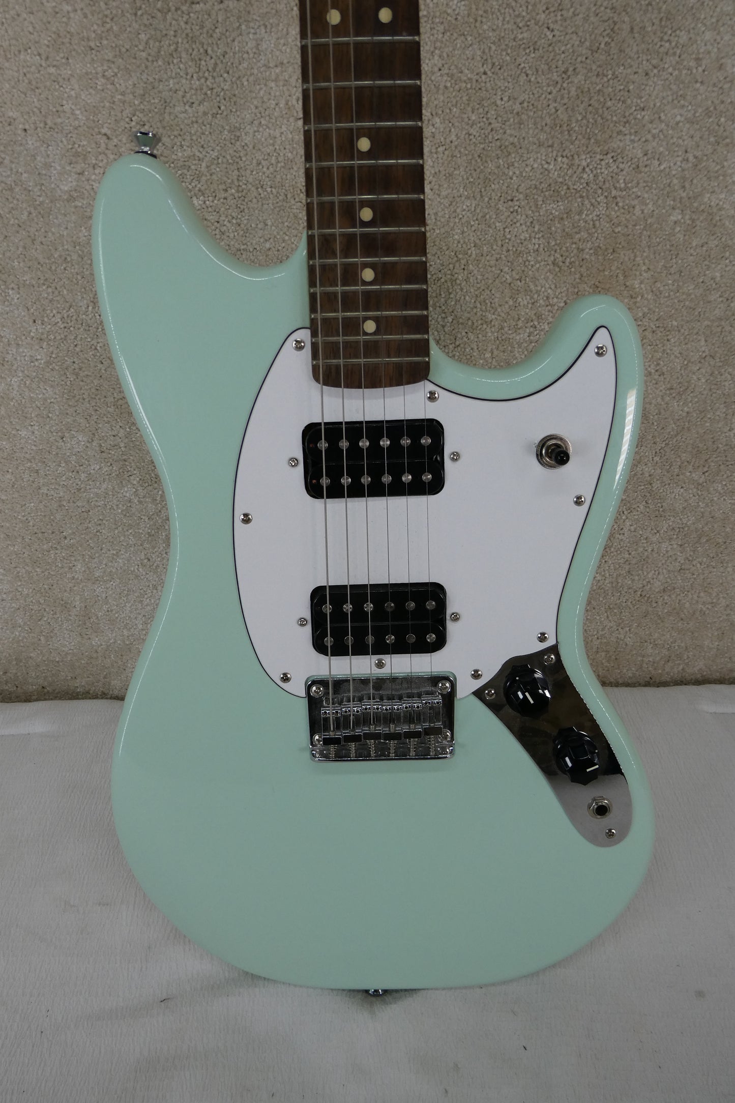Squier Mustang Surf Green a great starter or punk rock player !