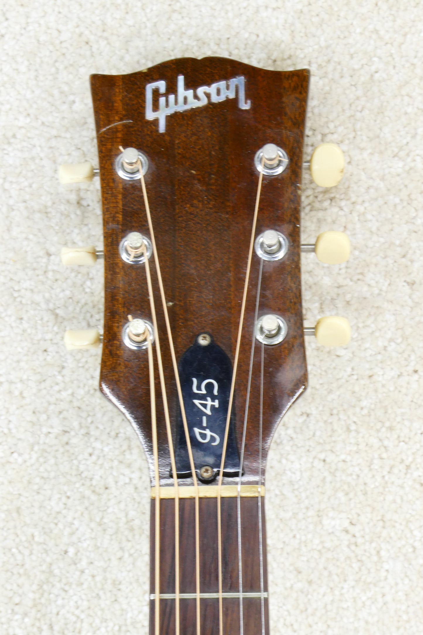 Gibson  J 45  1970-72 - Sunburst  W/HSC