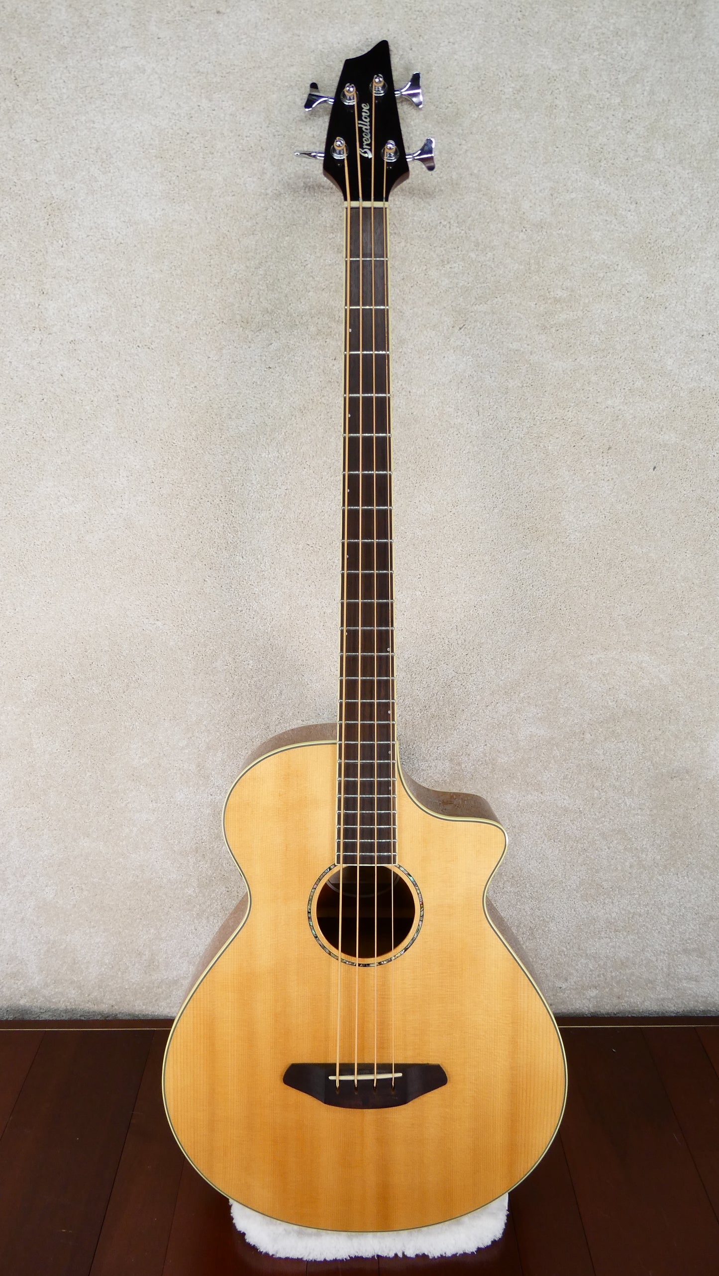 Breedlove Studio Bass w/HSC #14068204 USED 2014