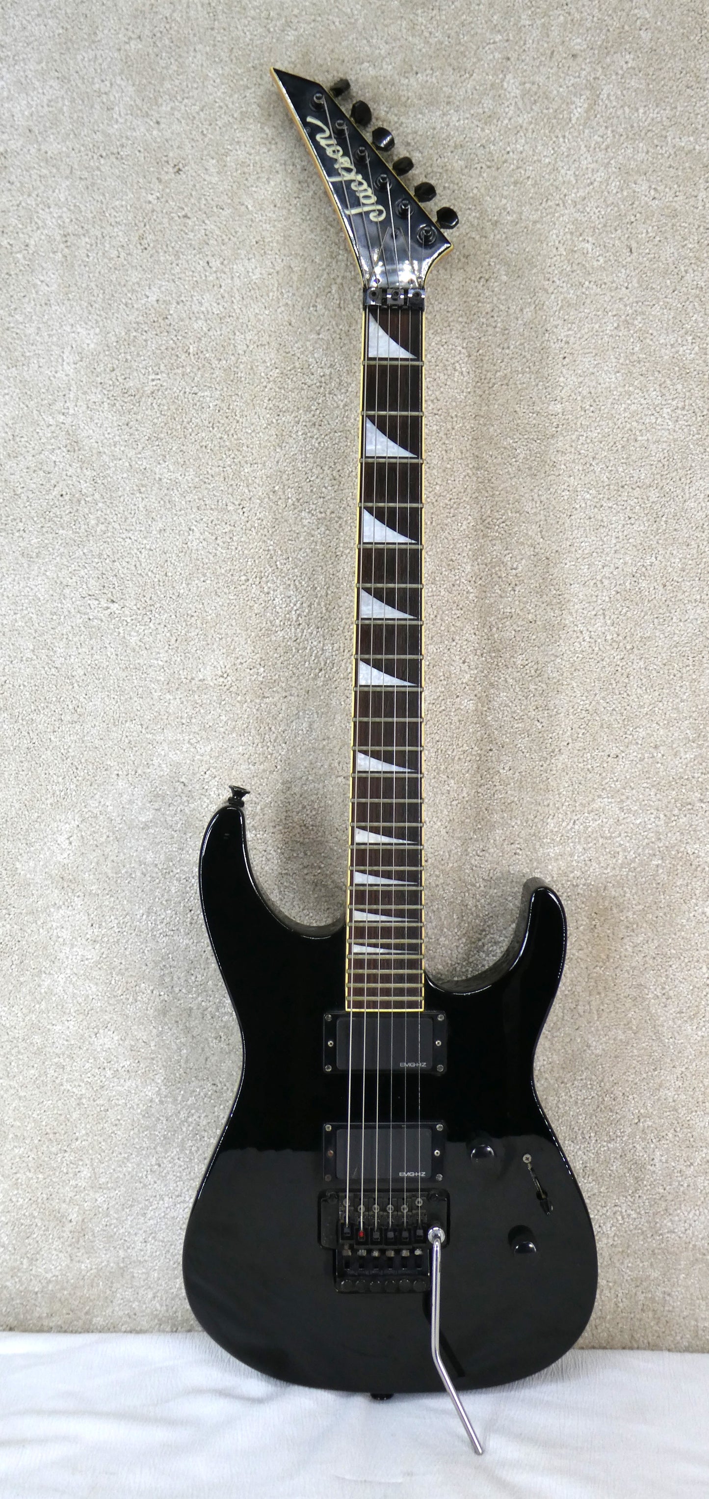 Jackson Dinky w/HSC  Sharkfin inlays