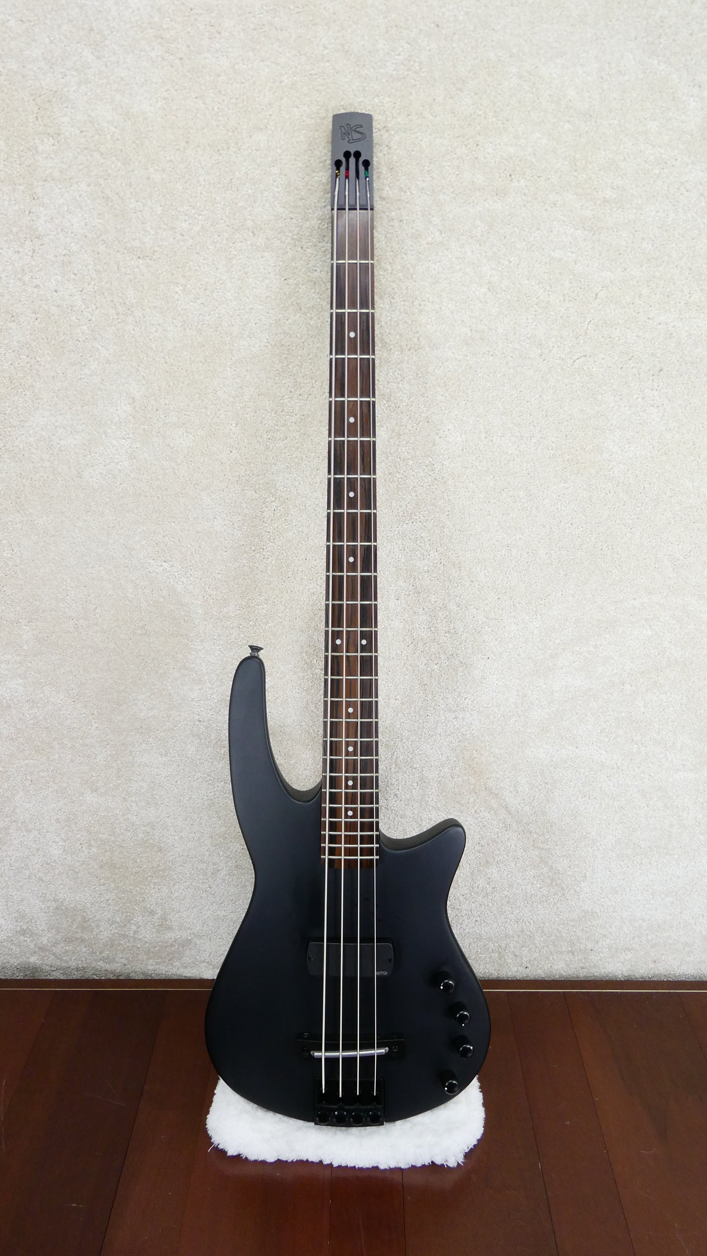 Ned Steinberger NS Radius Wave 4 2010 - Matte Black #W160039 w/GB