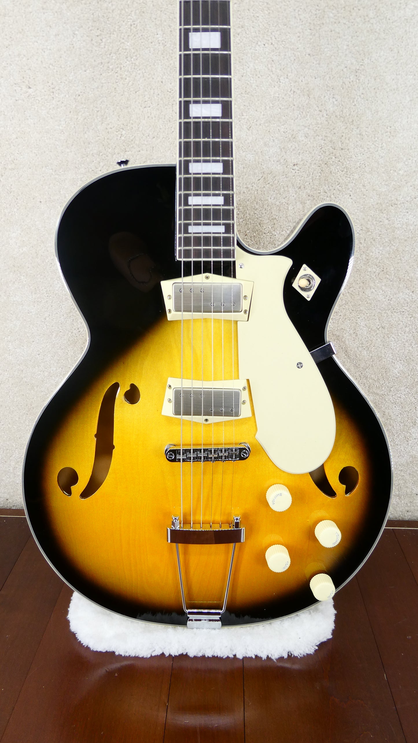 Silvertone 1446 1960s - Tobaccoburst #M25111195 NEW  With Trapeze Tailpiece