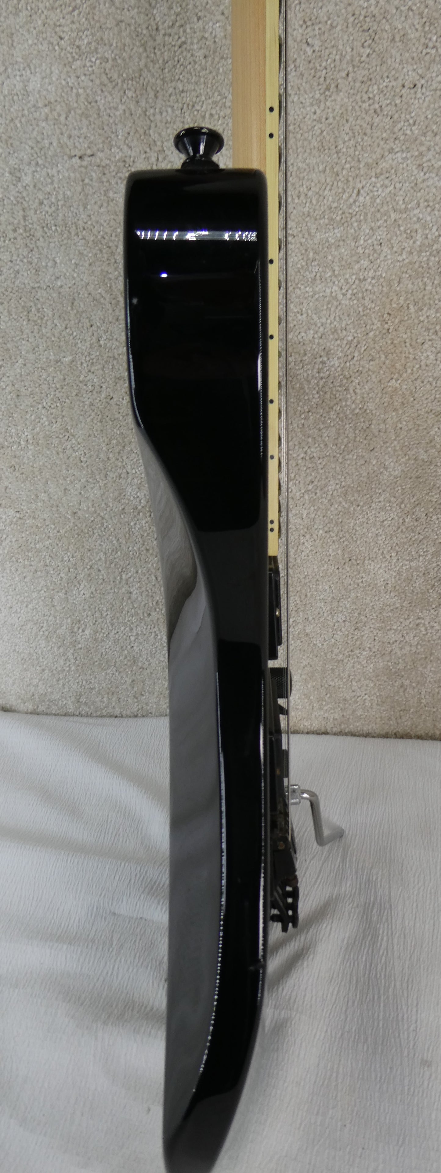 Jackson Dinky w/HSC  Sharkfin inlays