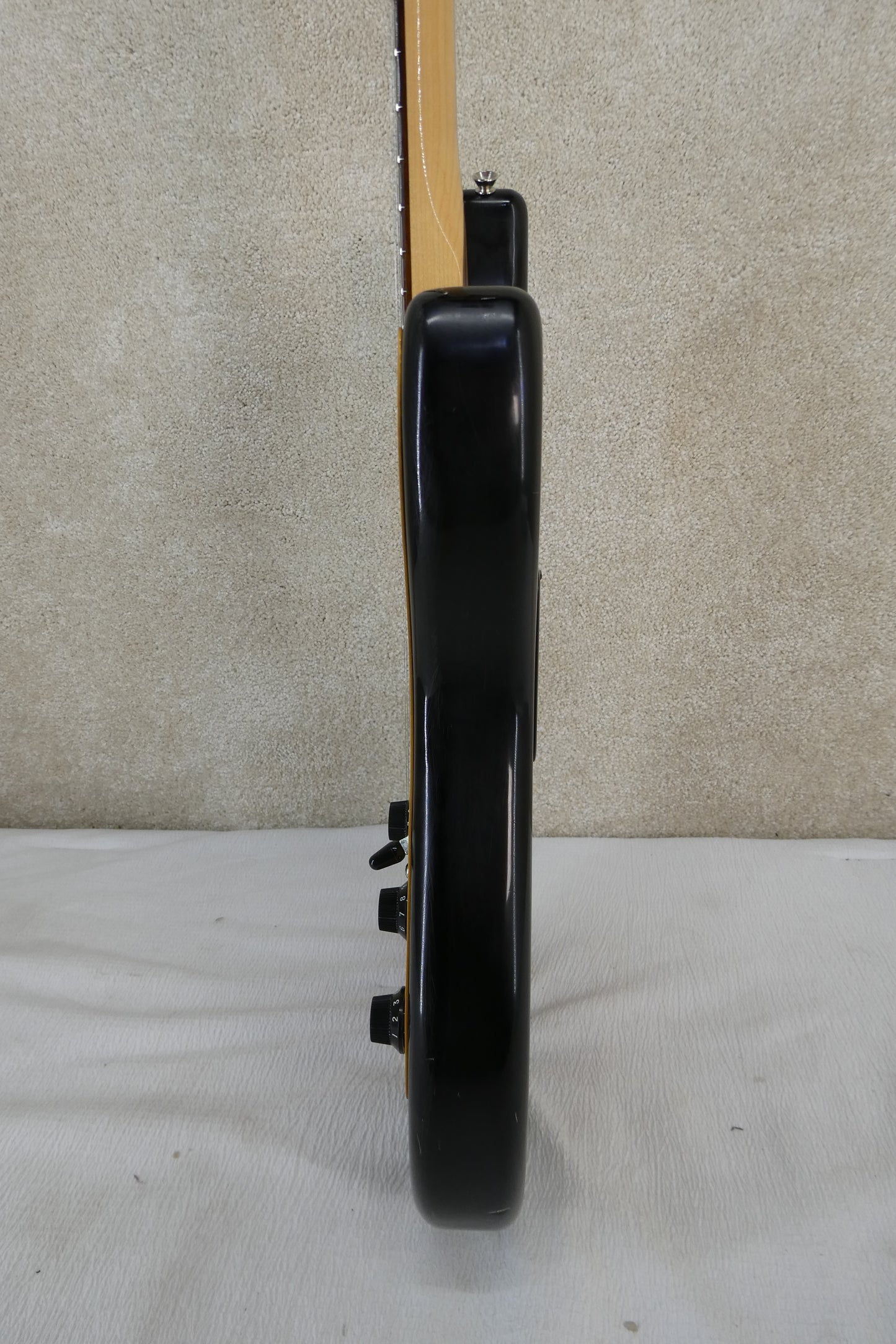 Fender MIM Stratocaster Sunburst Bill Lawrence Pickups w/GB #MX12315470 NEW