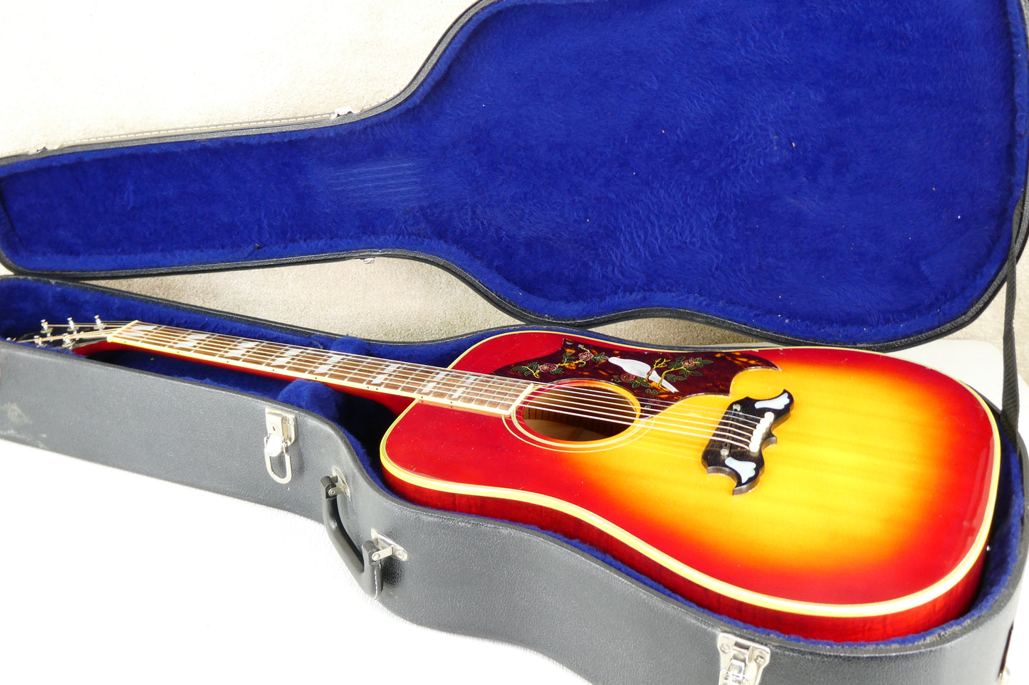 Gibson Dove 1968-70 - Cherry Sunburst
