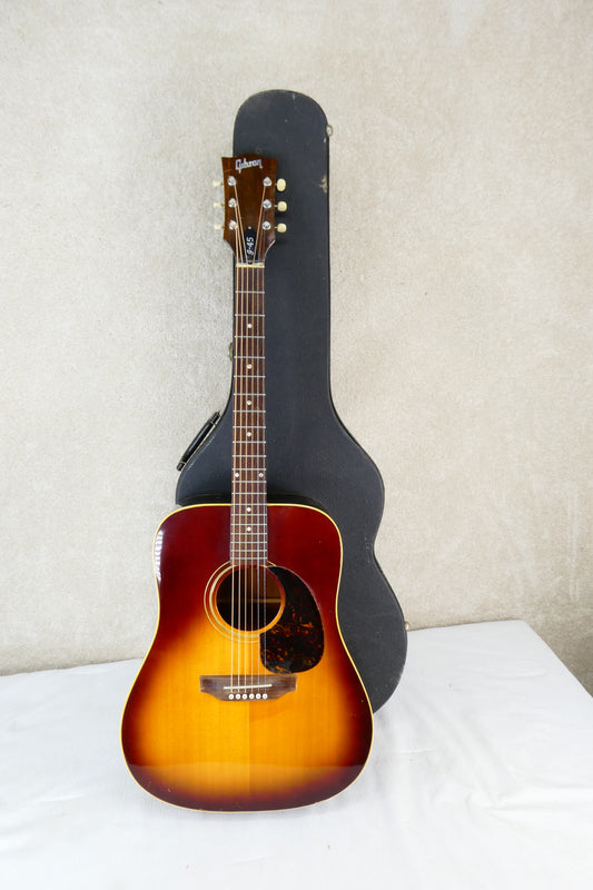 Gibson  J 45  1970-72 - Sunburst  W/HSC