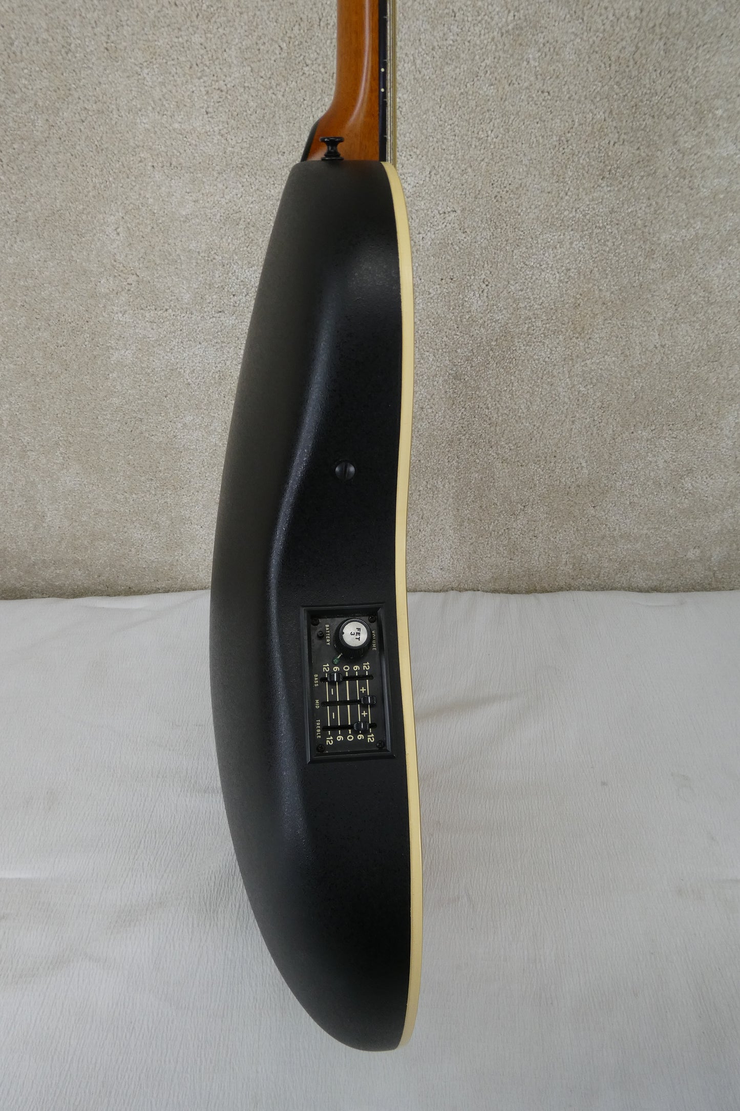 Ovation BALLADEER 1617 Nat w/OHSC