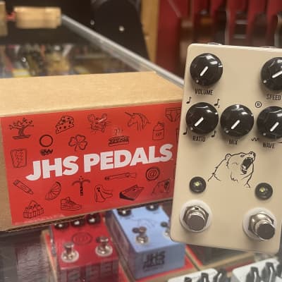 JHS KODIAK Tremelo Effects Pedal NEW AVG