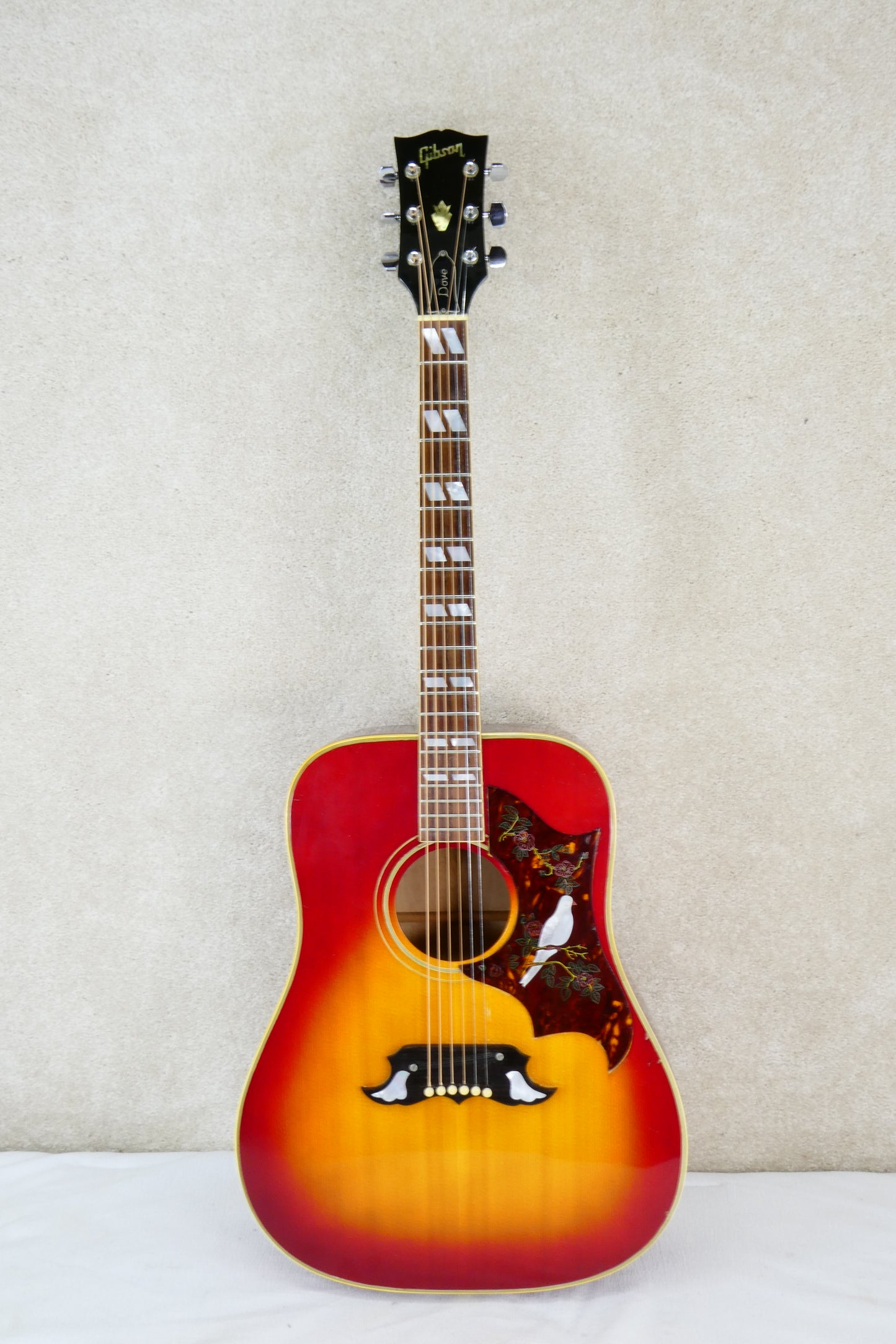 Gibson Dove 1968-70 - Cherry Sunburst